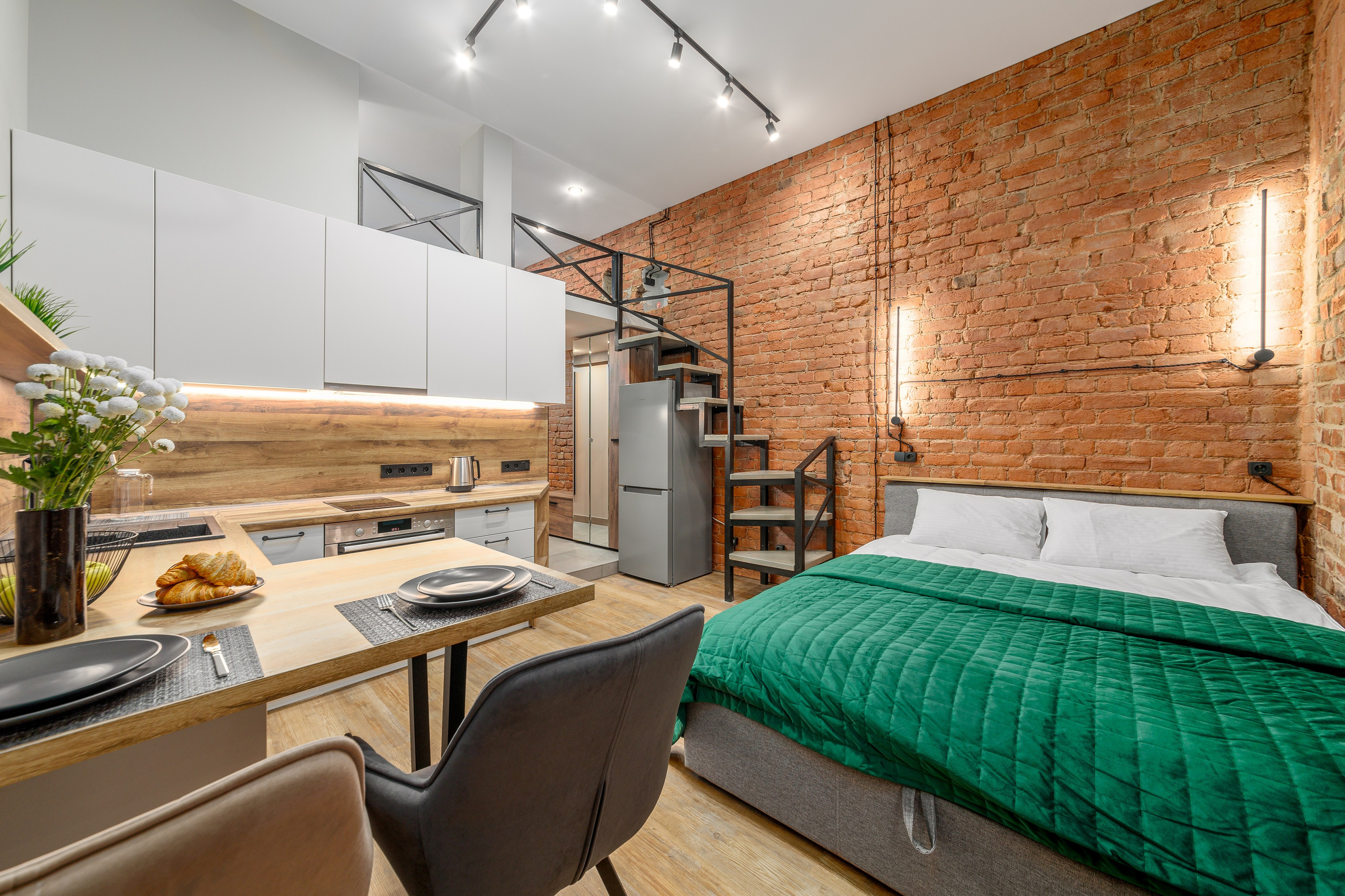 Двухэтажная студия, Коломенская ул