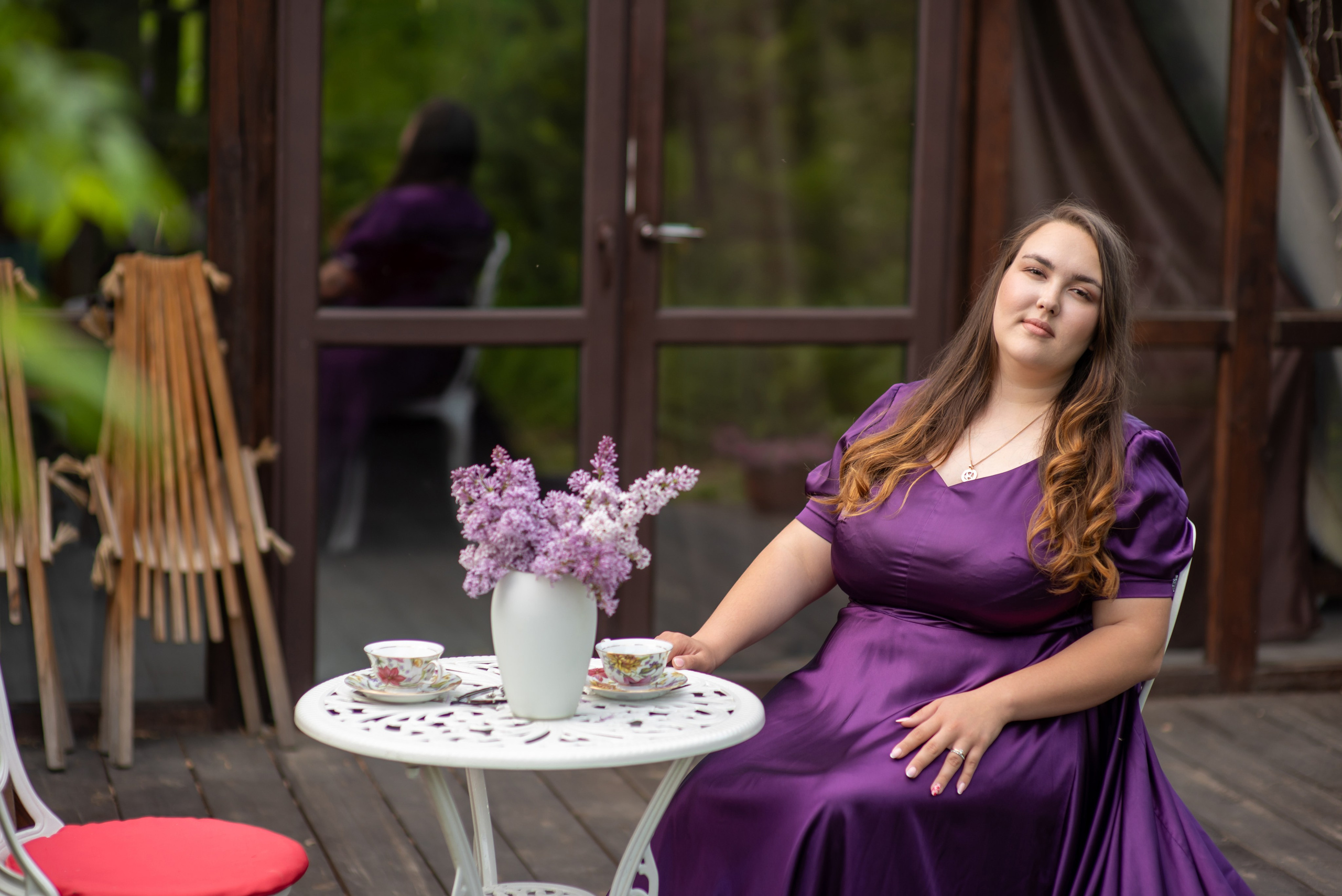 Платье атласное со шлефом фиолетового цвета 56-58 рр напрокат на фотосессию на Байкале