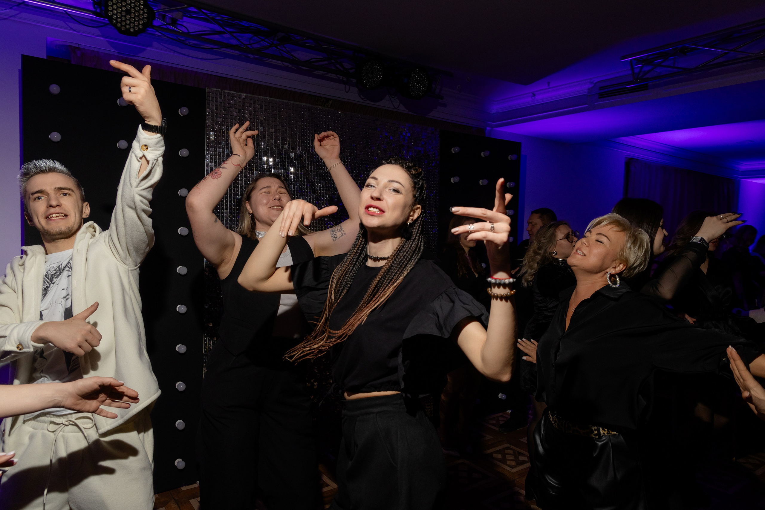 Корпоративная фотосъемка для кафе GARAGE | Новый год 2025 | Минск. Свадебный фотограф в Минске/Беларуси Сергей Спиридонов