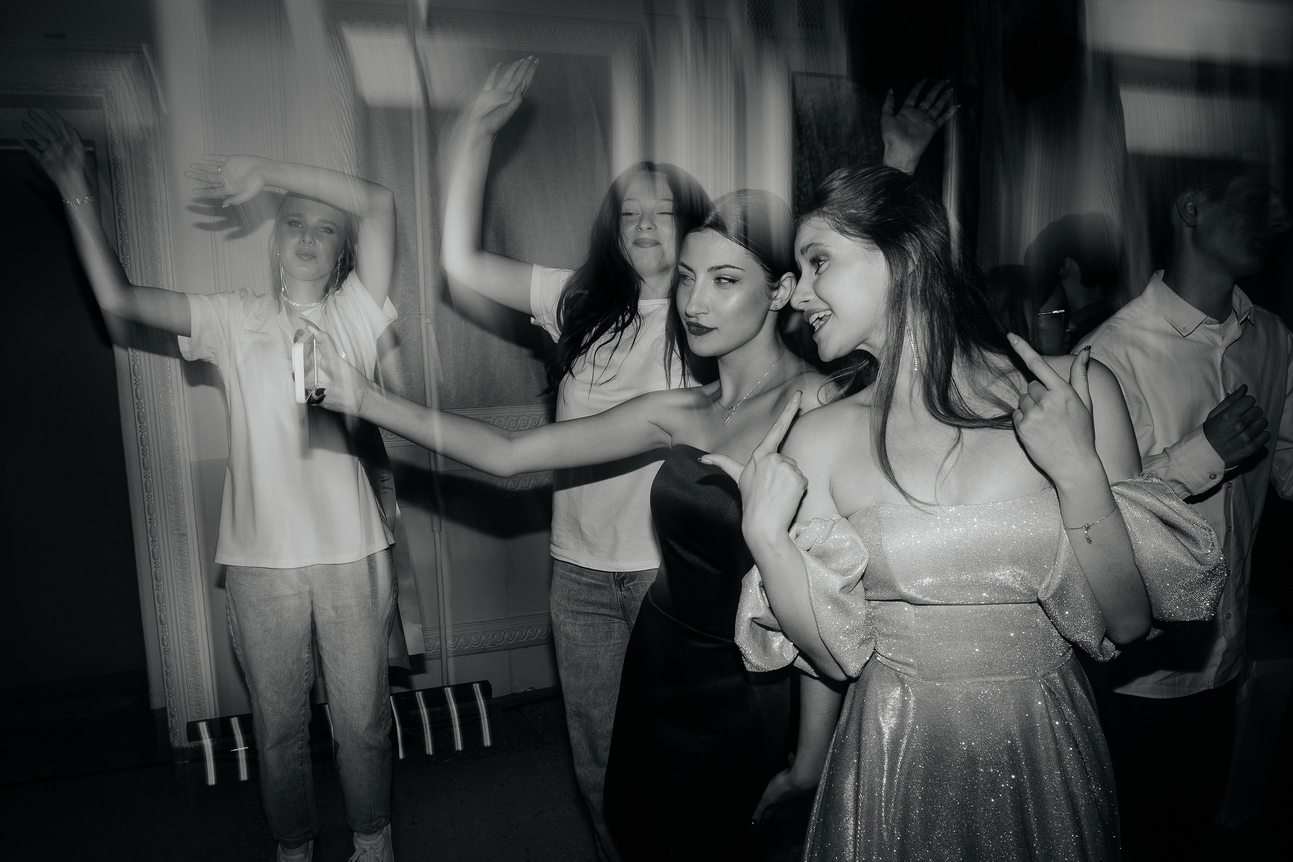 Школьный выпускной 2024 год в Соколе (Минск). Свадебный фотограф в Минске/Беларуси Сергей Спиридонов