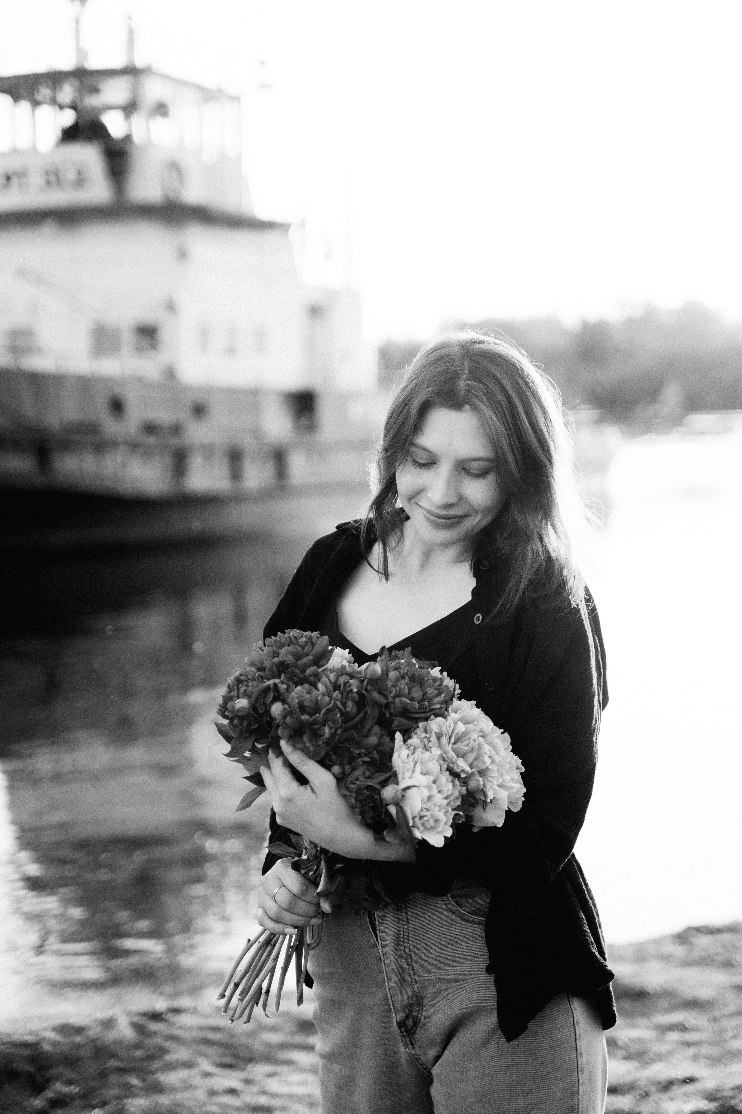 Девушки на берегу