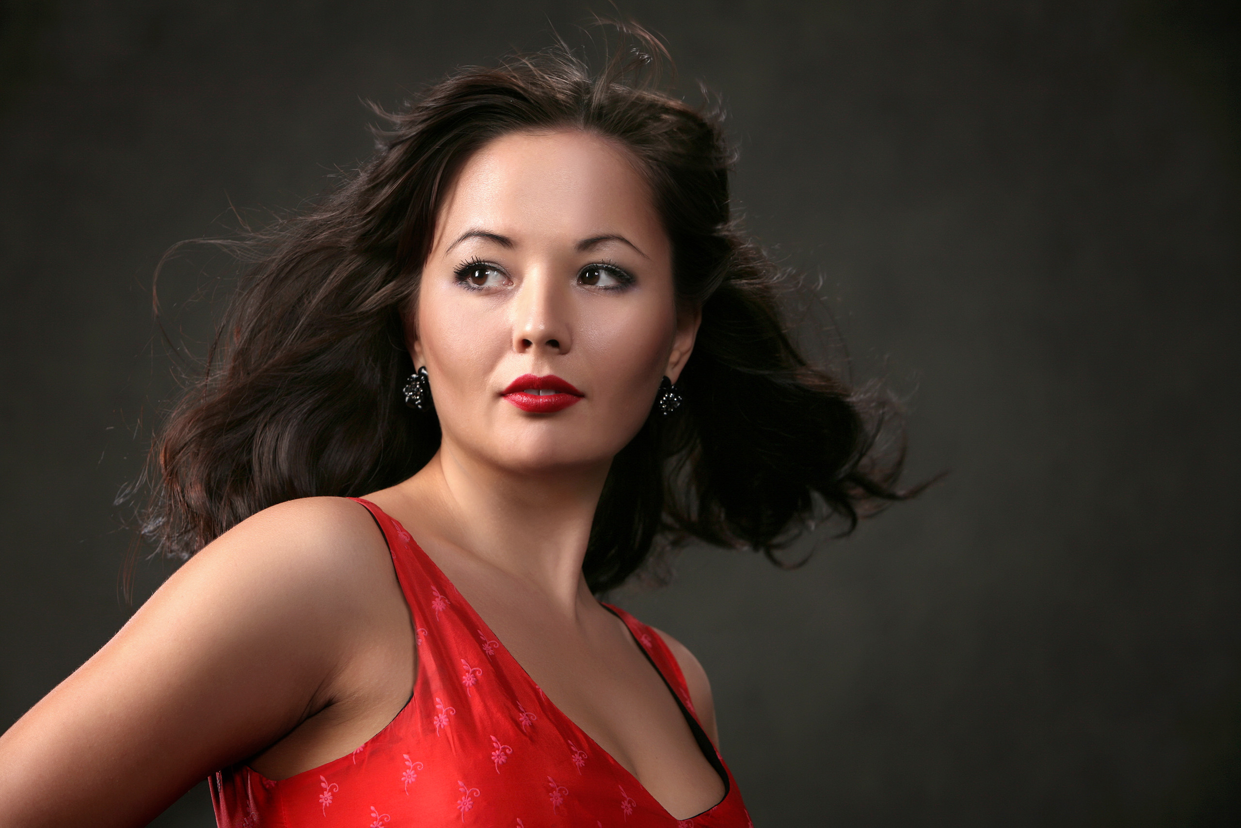 Портрет женский. Портретный и предметный студийный фотограф в Москве  Вадим Попов