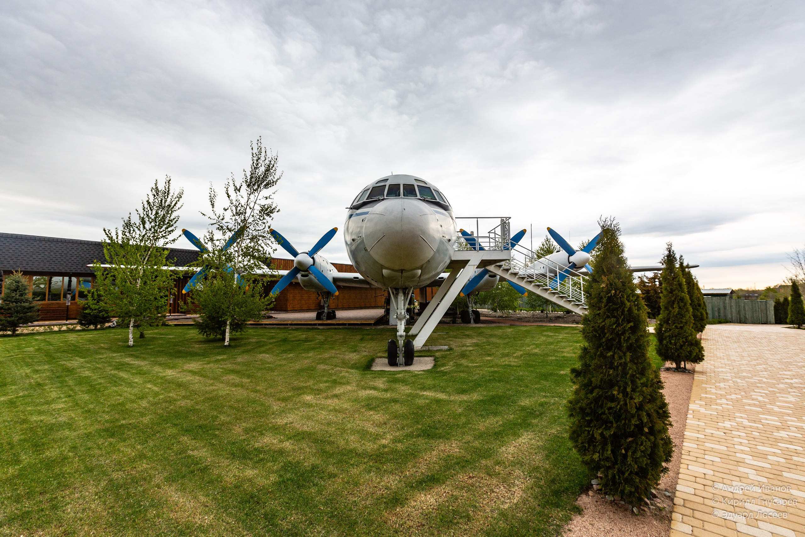 Ил-18,  "Авиабаза" в Камышине