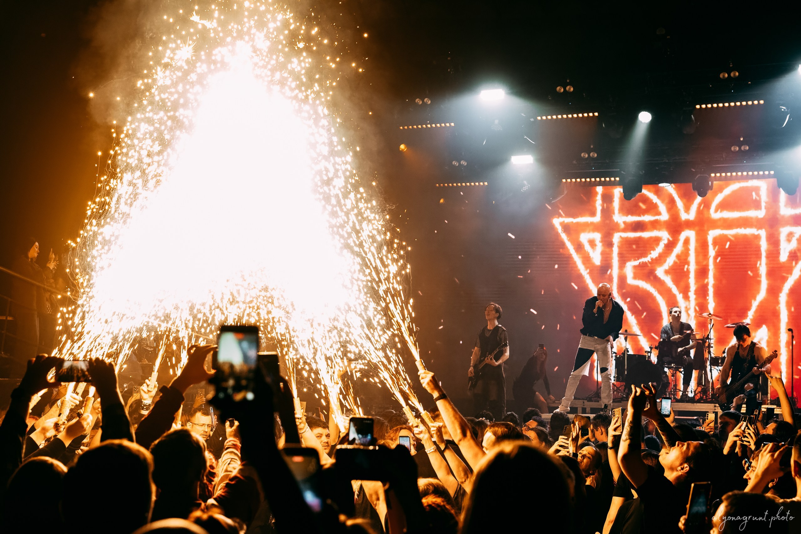 Ravanna, фоторепортаж, СПб, Aurora Concert Hall, 21.11.2025. Алена Адрианова: фотограф в Санкт-Петербурге