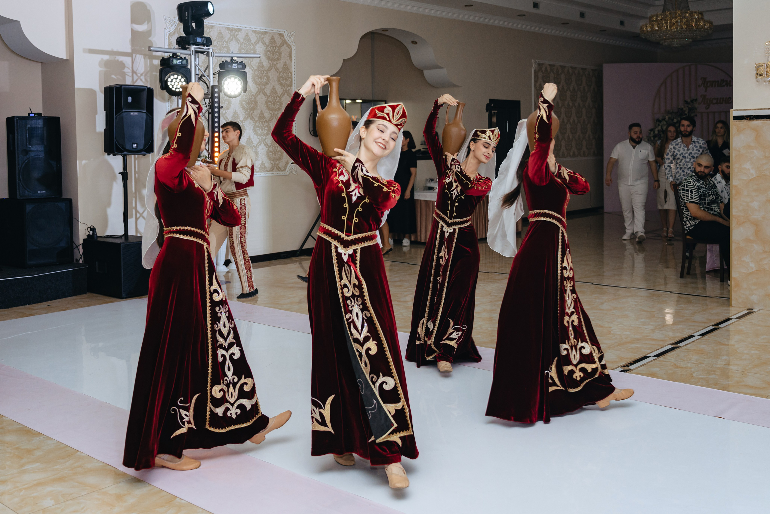 Артем и Лусине. Свадебный фотограф Красноярск Вязьминова Мария