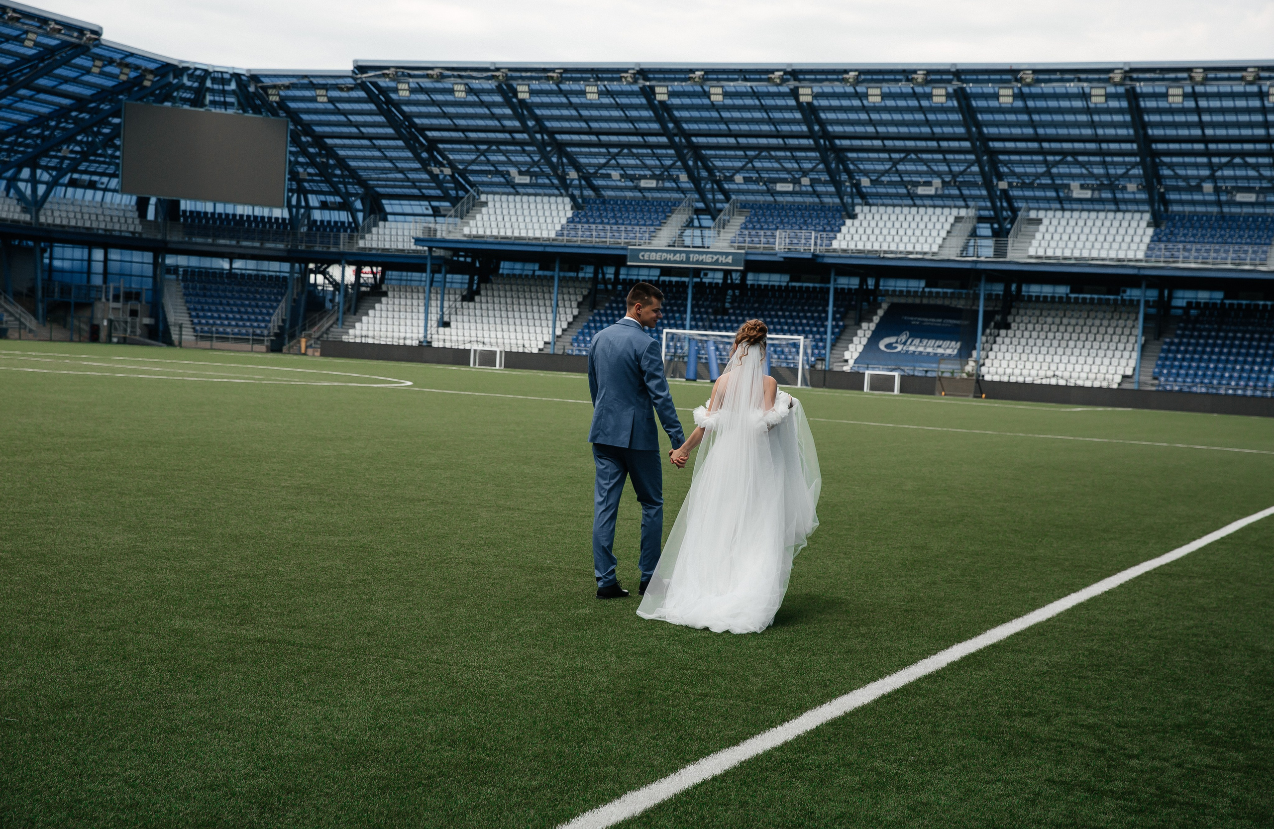 А&А — фотосессия на стадионе. Свадебный фотограф в Оренбурге Илья Володьков