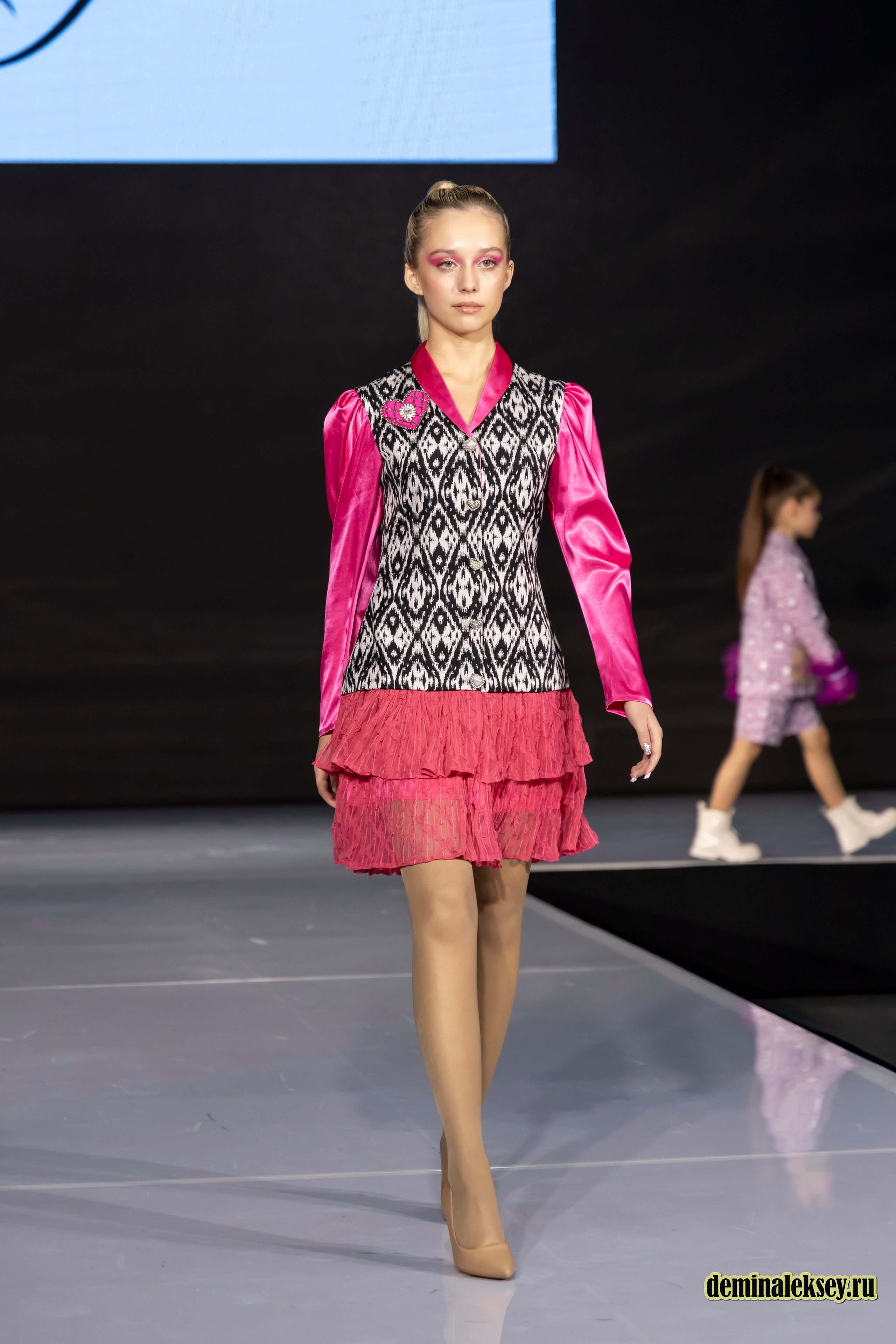 Показ бренда Mirafame на выставке Уникальная Россия 2025. Репортажный, семейный и студийный фотограф в Москве Демин Алексей