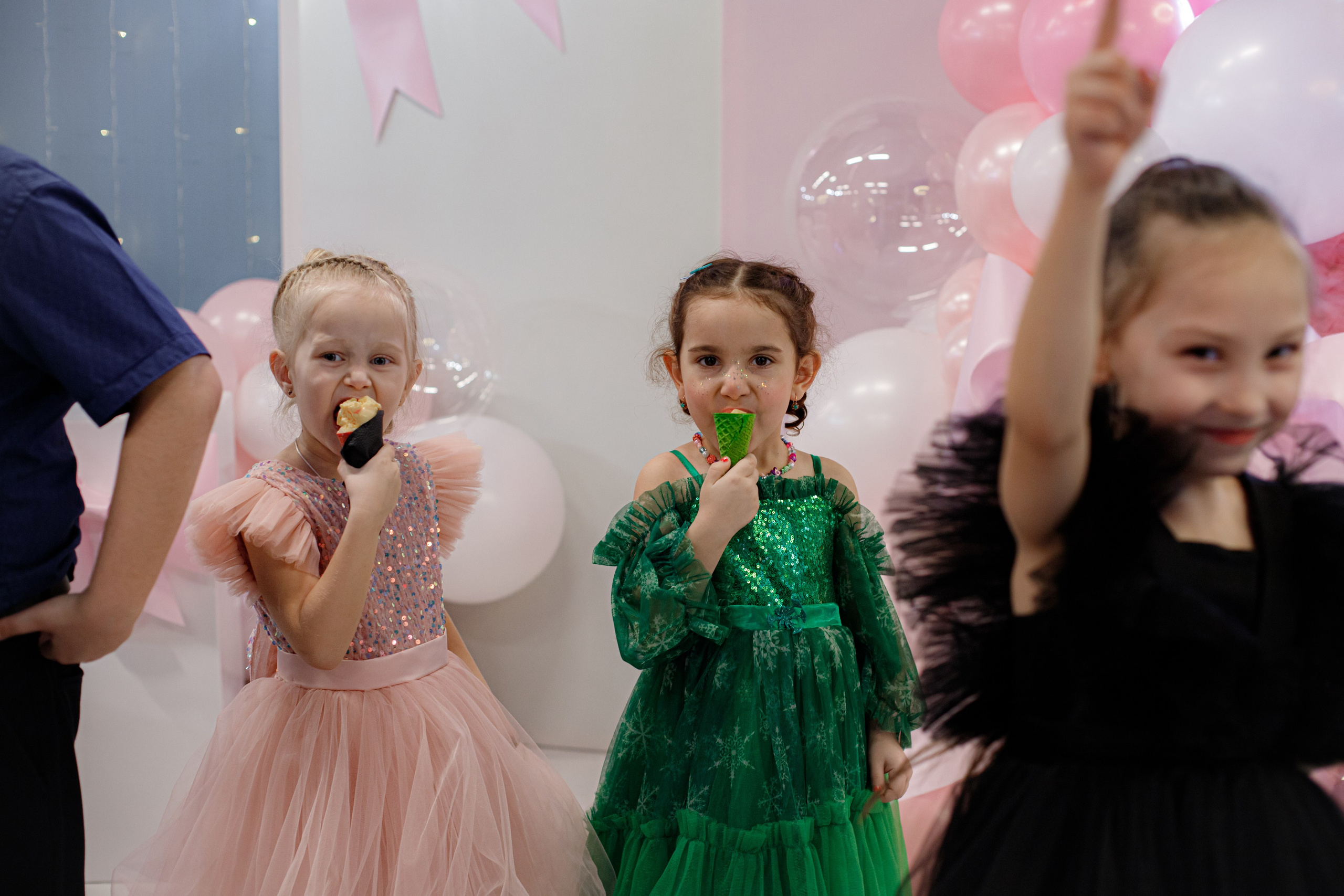 ASIA'S BIRTHDAY PARTY. Photokarish