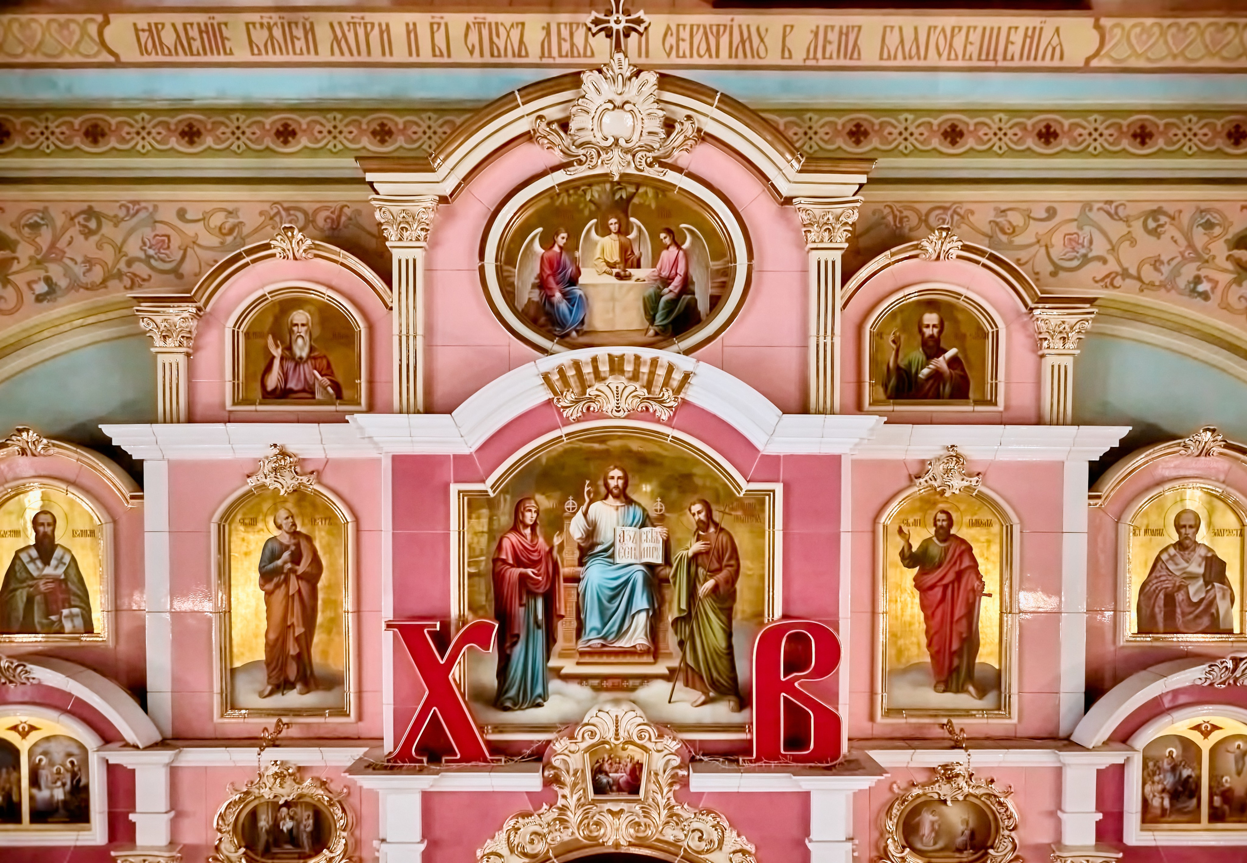 Вид на иконостас Храм Преподобного Серафима Саровского в г Дзержинске