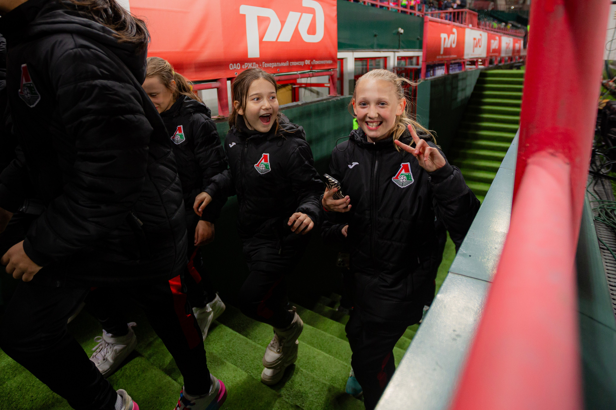 НАГРАЖДЕНИЕ ЖЕНСКОГО ОТДЕЛЕНИЯ АКАДЕМИИ ФК ЛОКОМОТИВ. Artem Zenin Photography