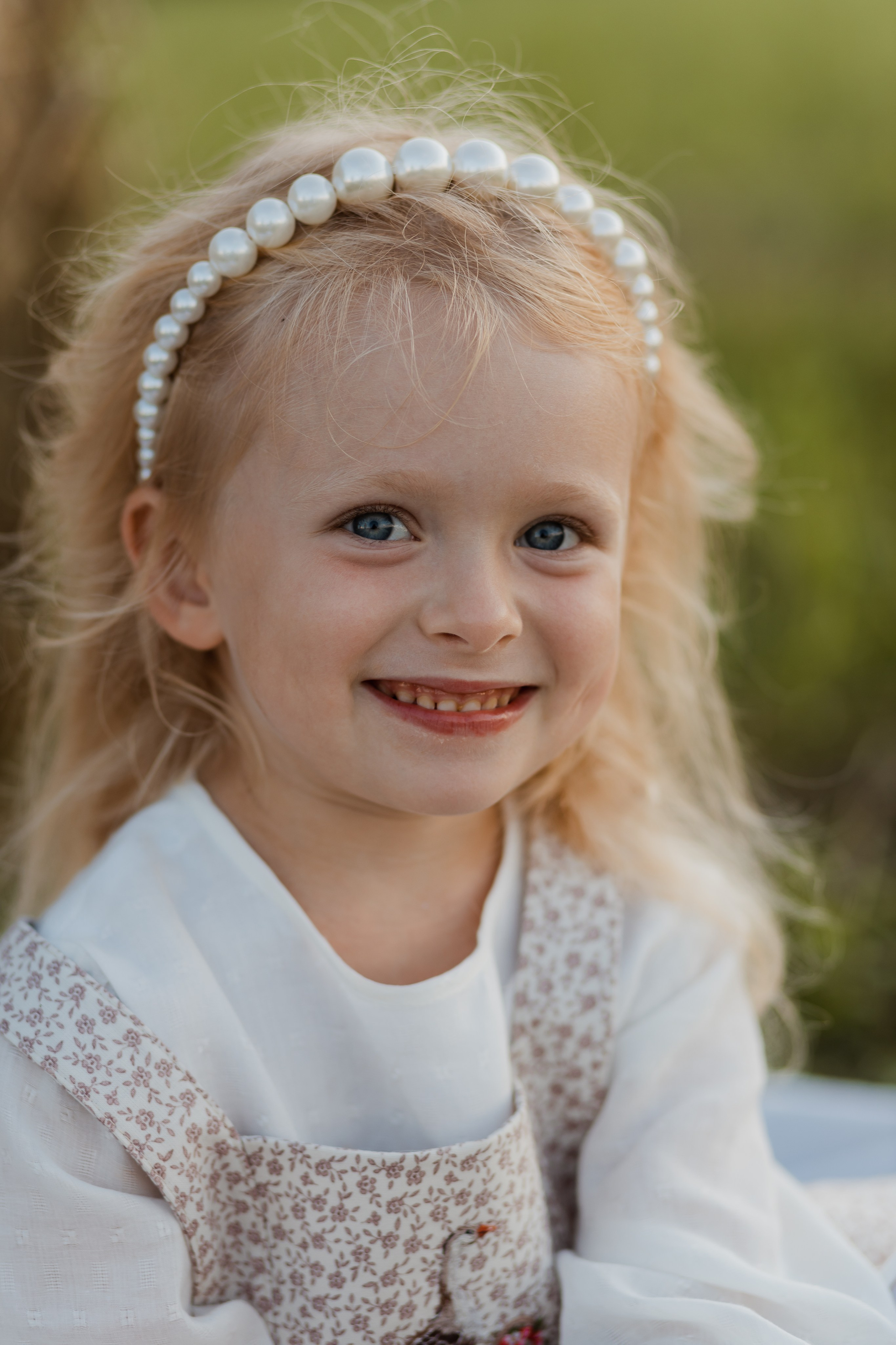 Семья Смирновых в поле с сеном. Семейный и детский фотограф в городе Подолск МО Крылова Ирина