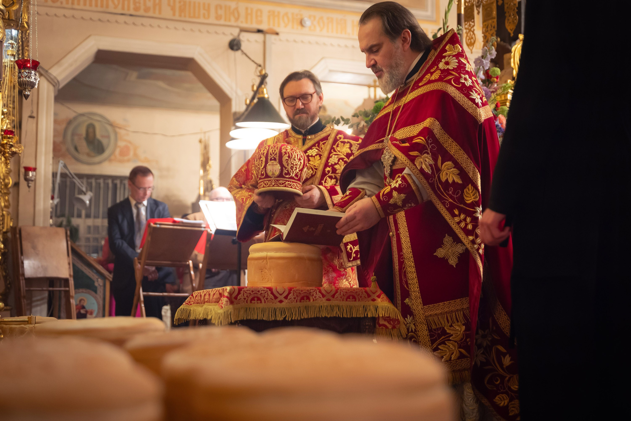 Богородский храм. Пасха. Полунощница, Божественная литургия. Антон и Татьяна Денисенко — В храме