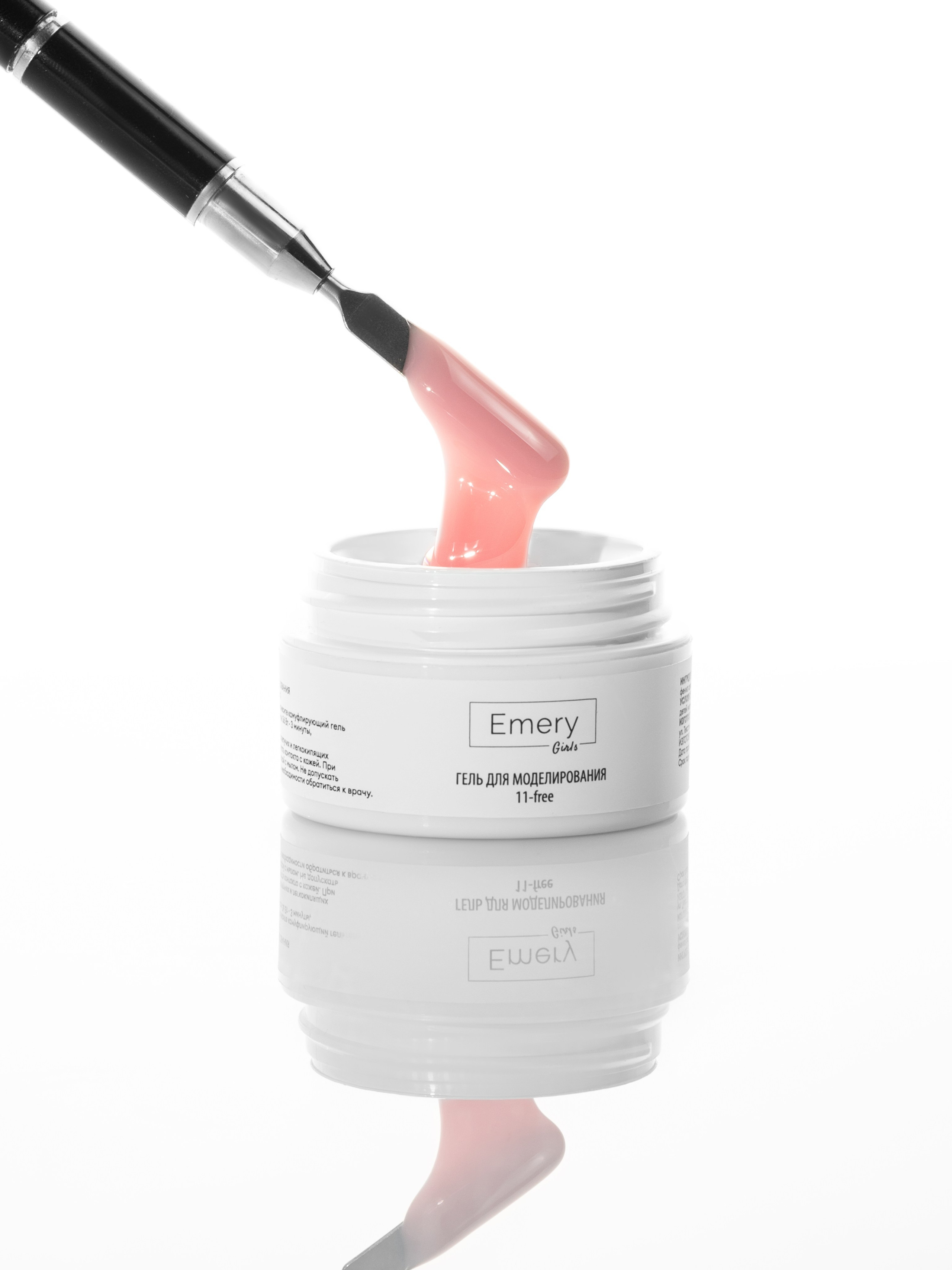 рекламное фото баночка с кремом, гелем для ногтей Emery на белом зеркальном фоне