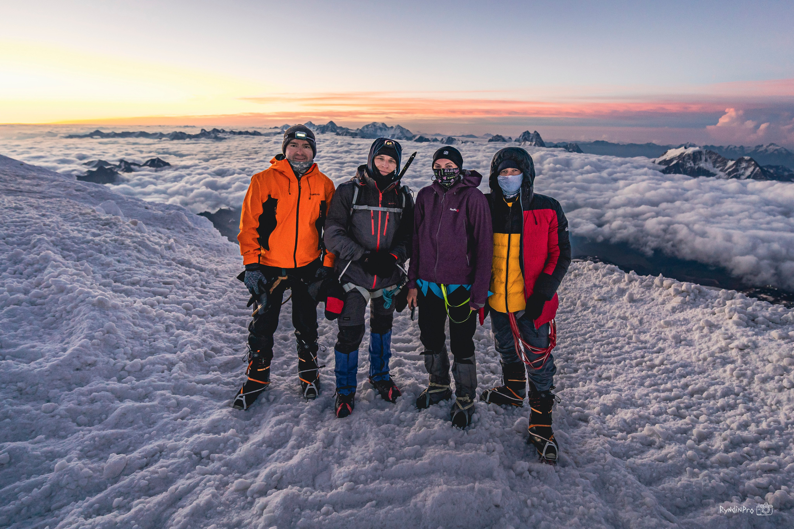 Восхождение на Эльбрус 26 августа 2023 Стремление. Репортажный фотограф в Краснодаре Рындин Дмитрий