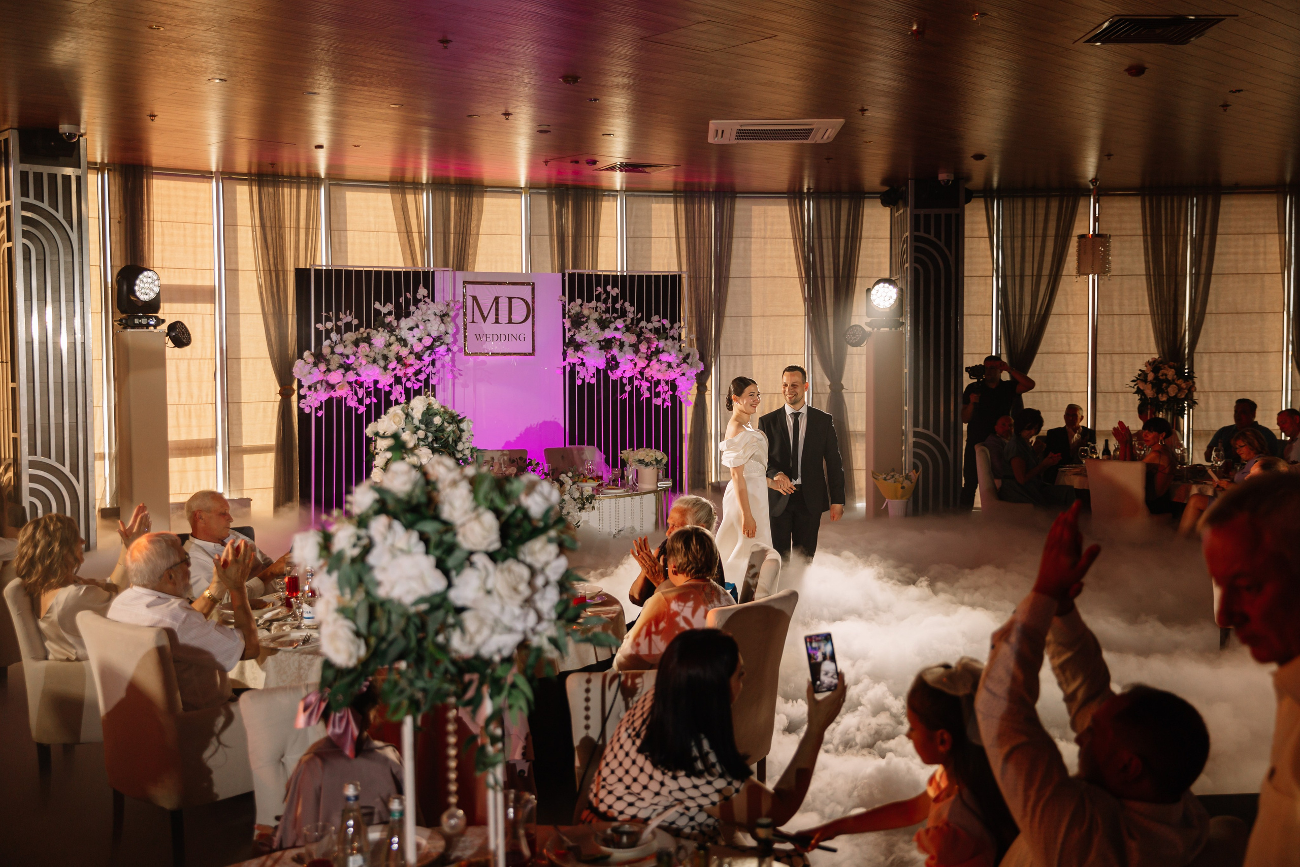 Банкет в Eleven. Свет на свадьбу Нижний Новгород Friends Rent