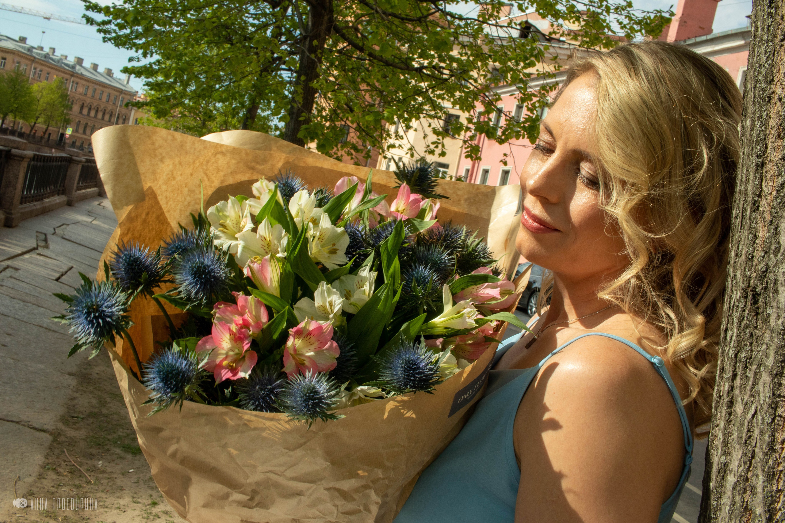 Контент-съемка с цветами, канал Грибоедова. Ваш фотограф в Санкт-Петербурге Анна Просвирина