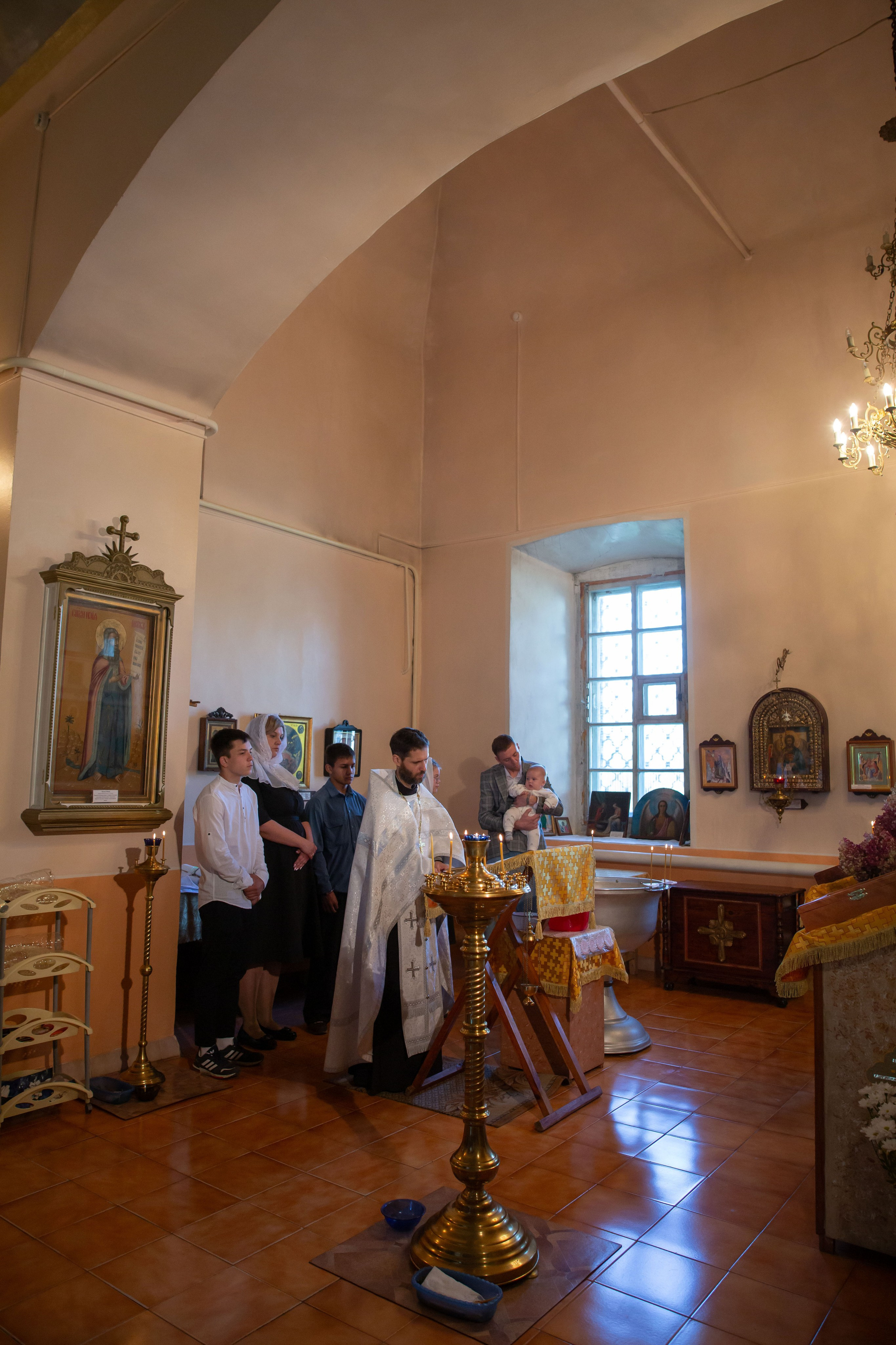 Крещение двух братьев. Храм Успения Пресвятой Богородицы. Семейный и детский фотограф Анна Петракова