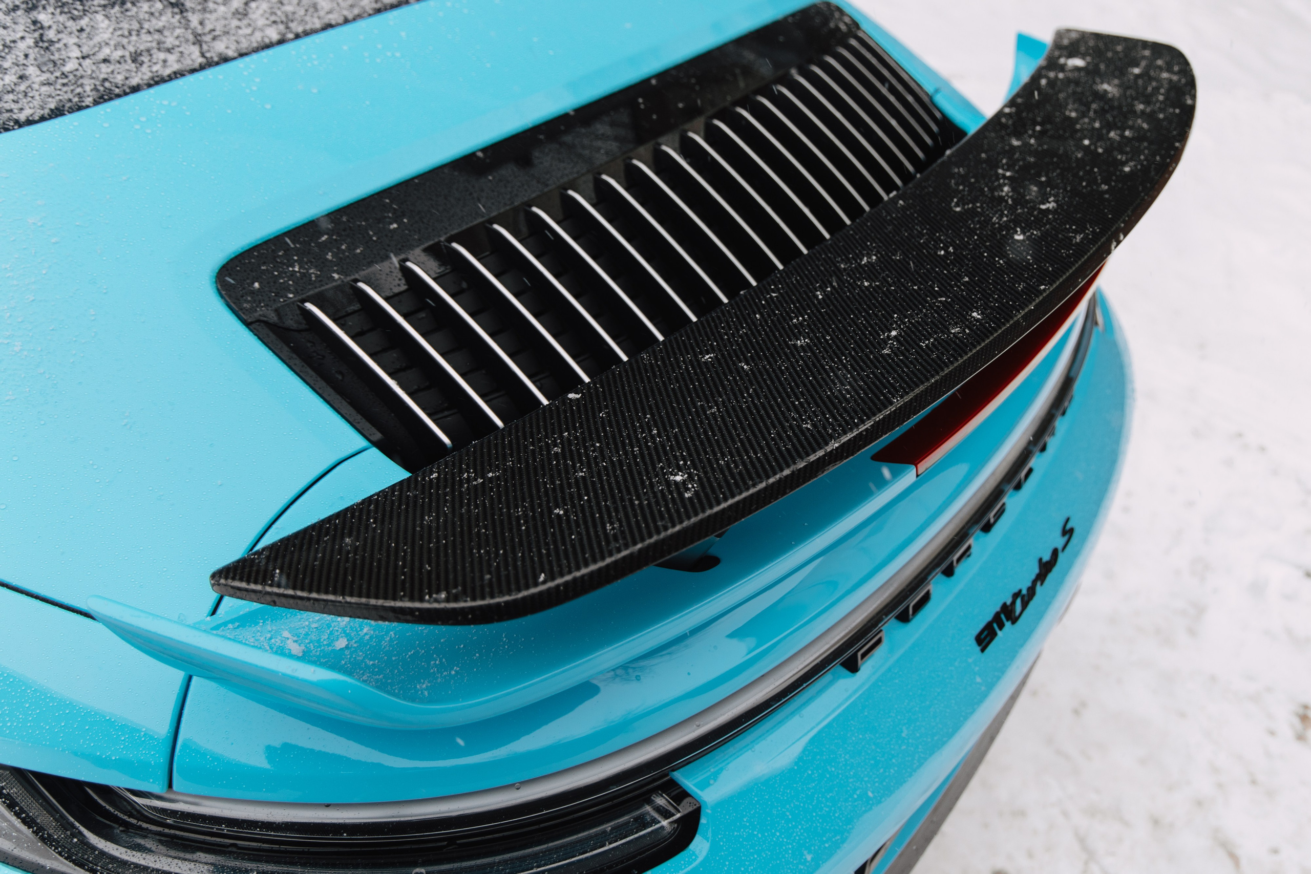 Porsche 911 оклейка в голубой полиуритан с проемами. DeLorein