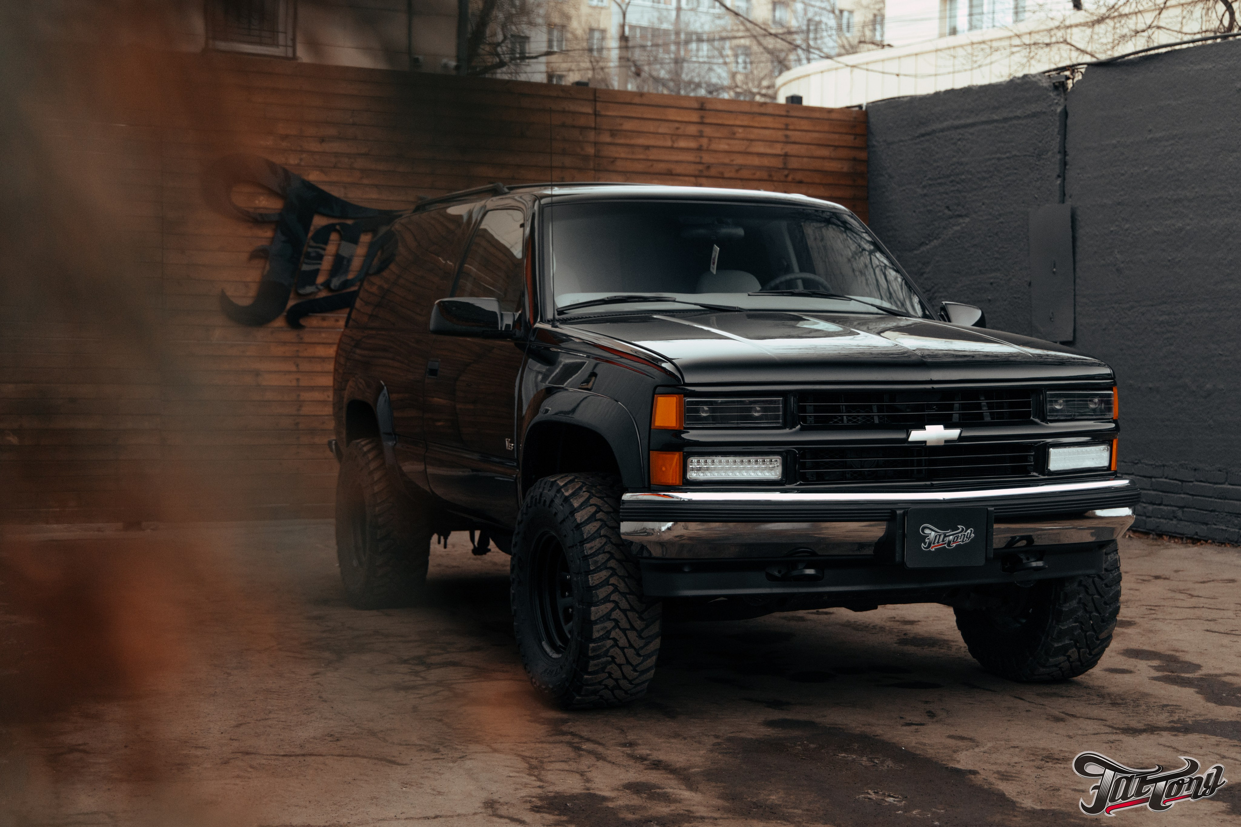 Chevrolet Tahoe I ремонт по кузову и окрас, пошив салона. DeLorein