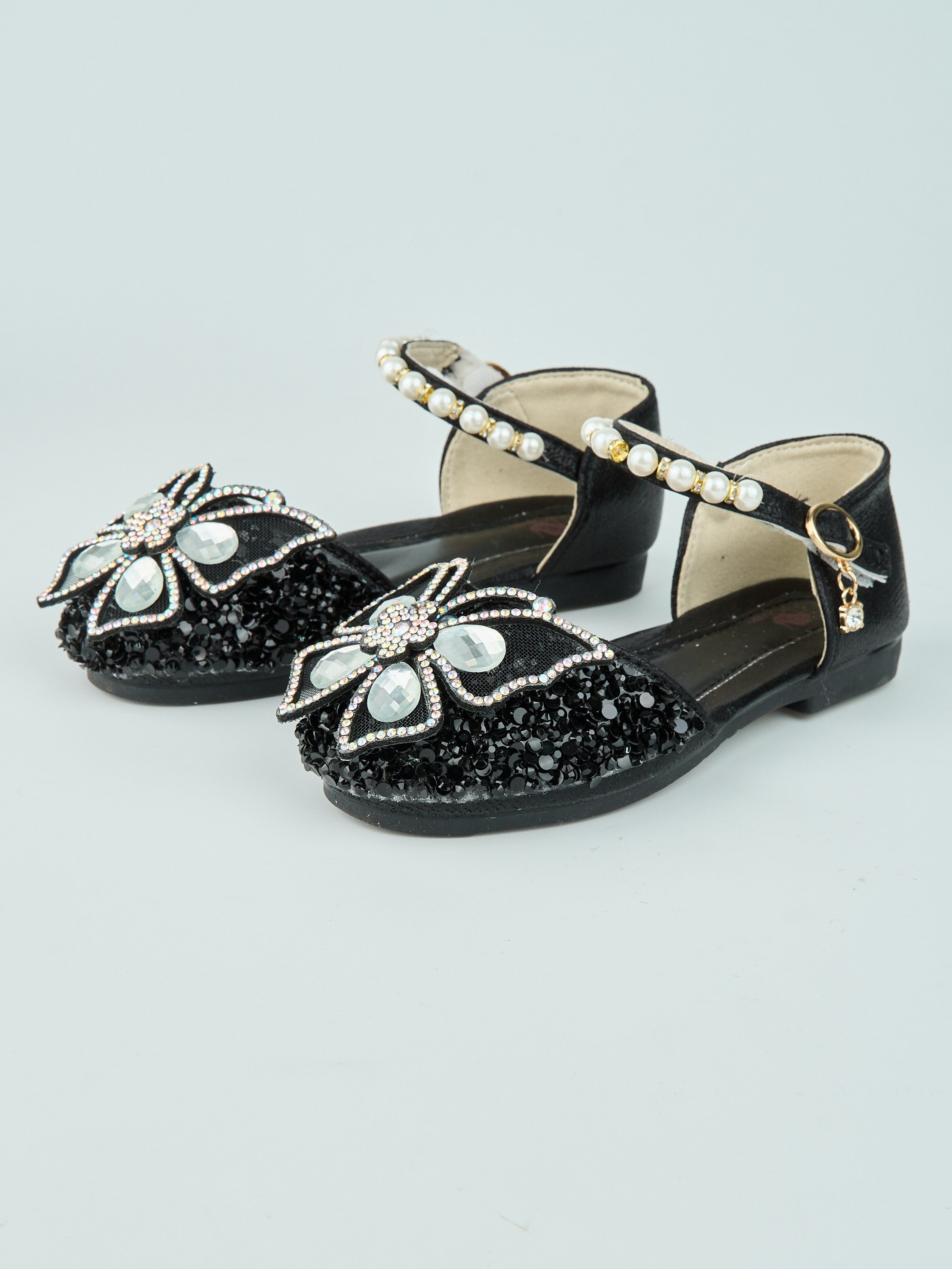 Каталожная фотосъёмка детских туфель для Wildberries