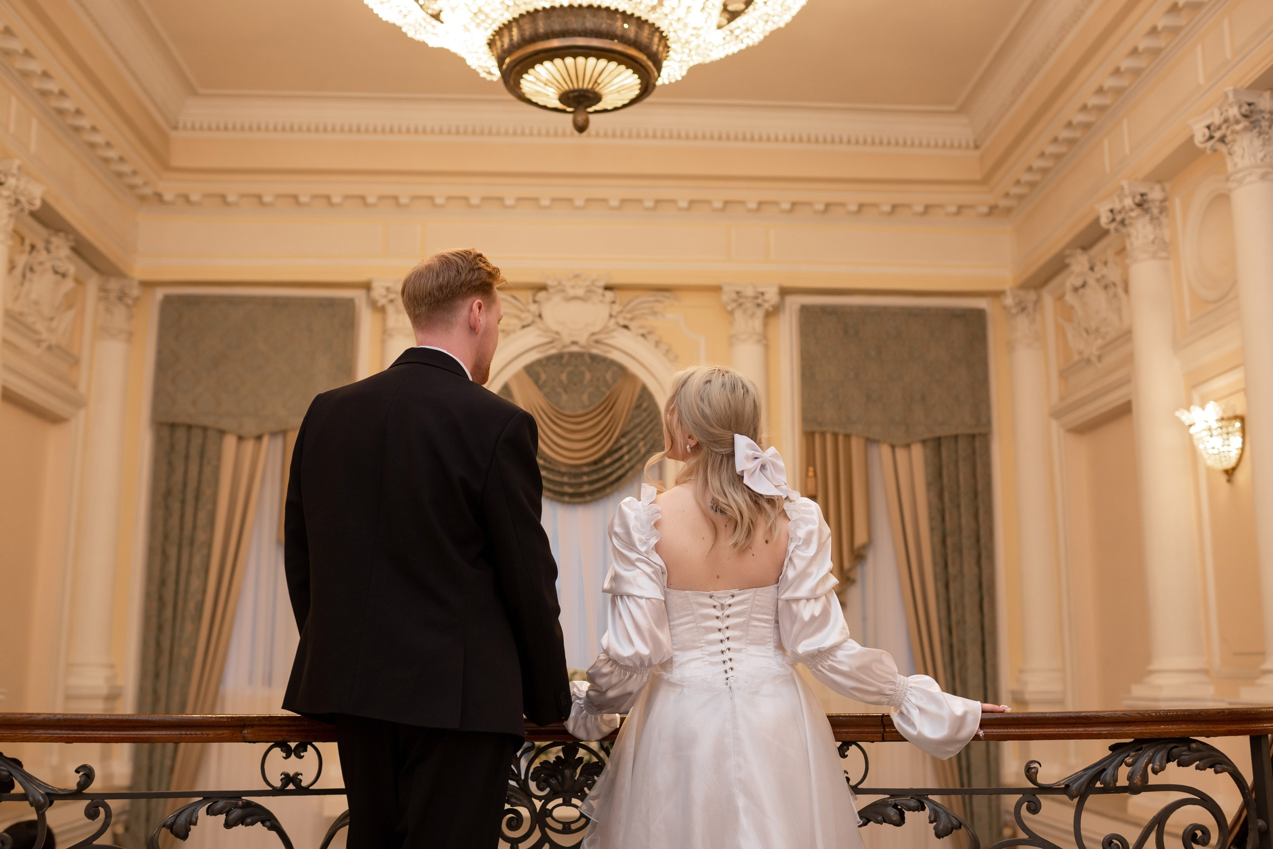 Свадебная фотопрогулка по улицам Петербурга. Свадебный фотограф Кирилл Белый