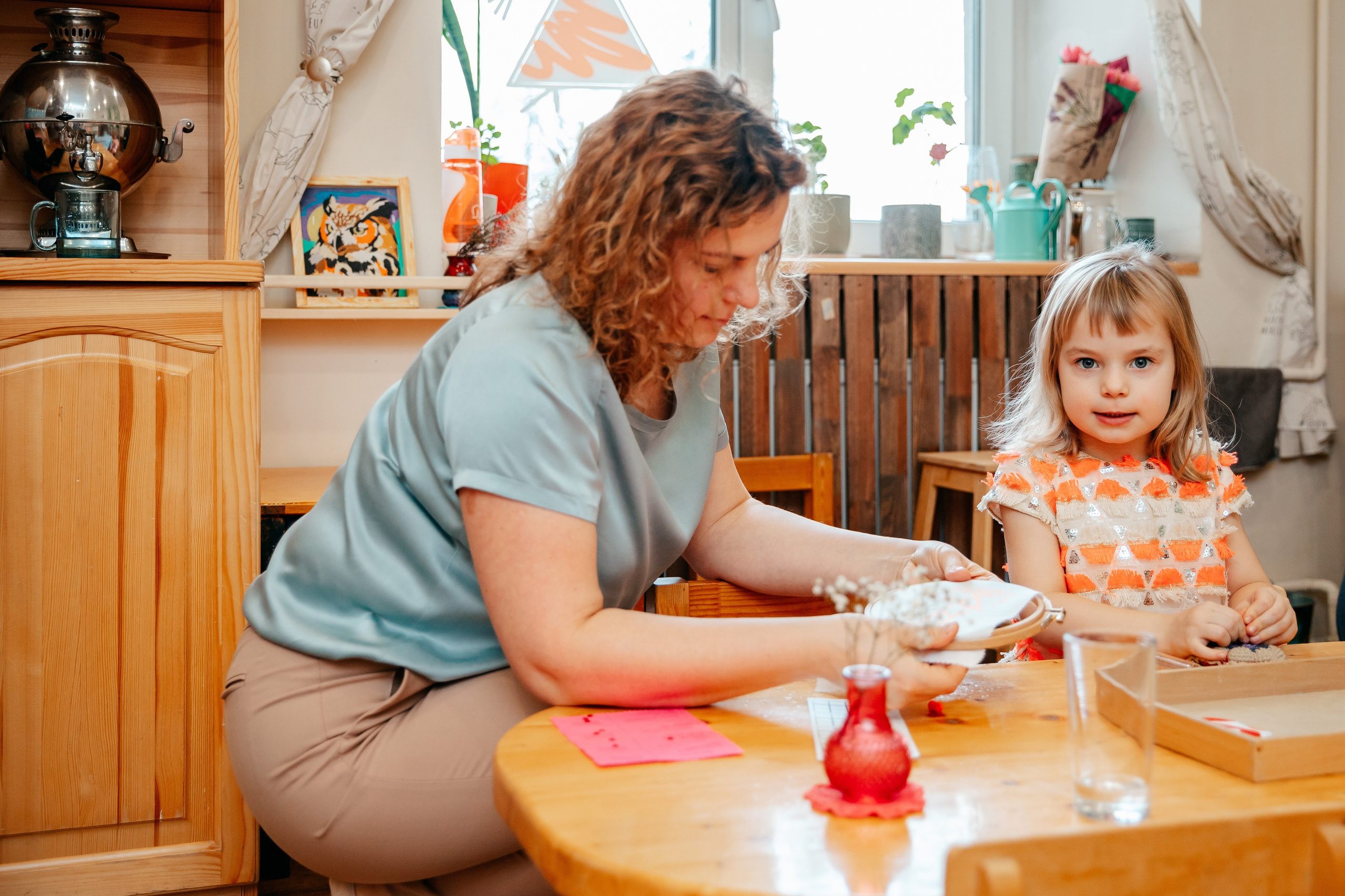 8 марта в Монтессори-саду. Семейный lifestyle фотограф в Санкт-Петербурге Людмила Пахомова