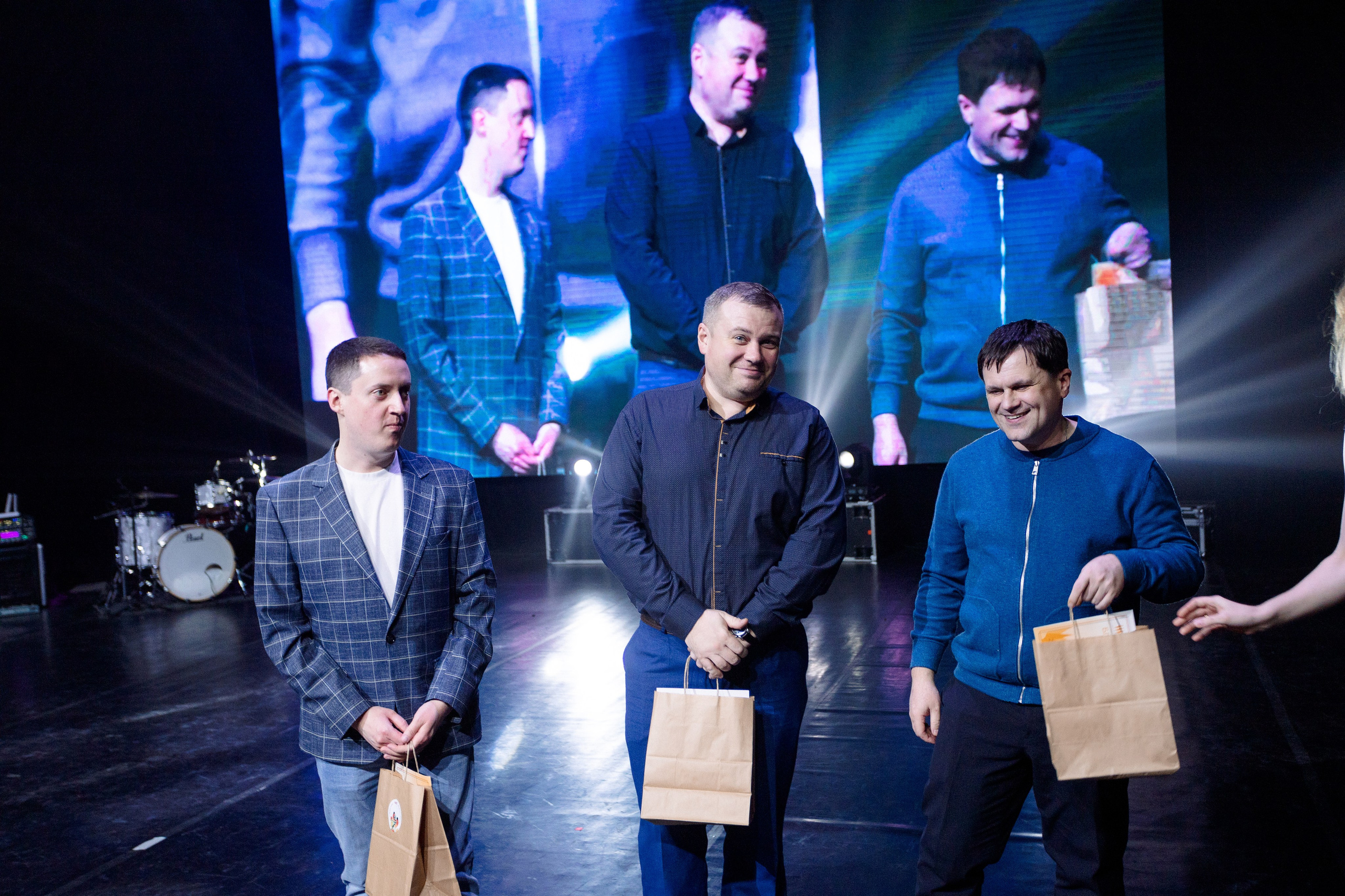 РЕПОРТАЖ: НОВЫЙ ГОД В ДК МЕТАЛЛУРГ. Профессиональный фотограф в Ижевске Леша Петров