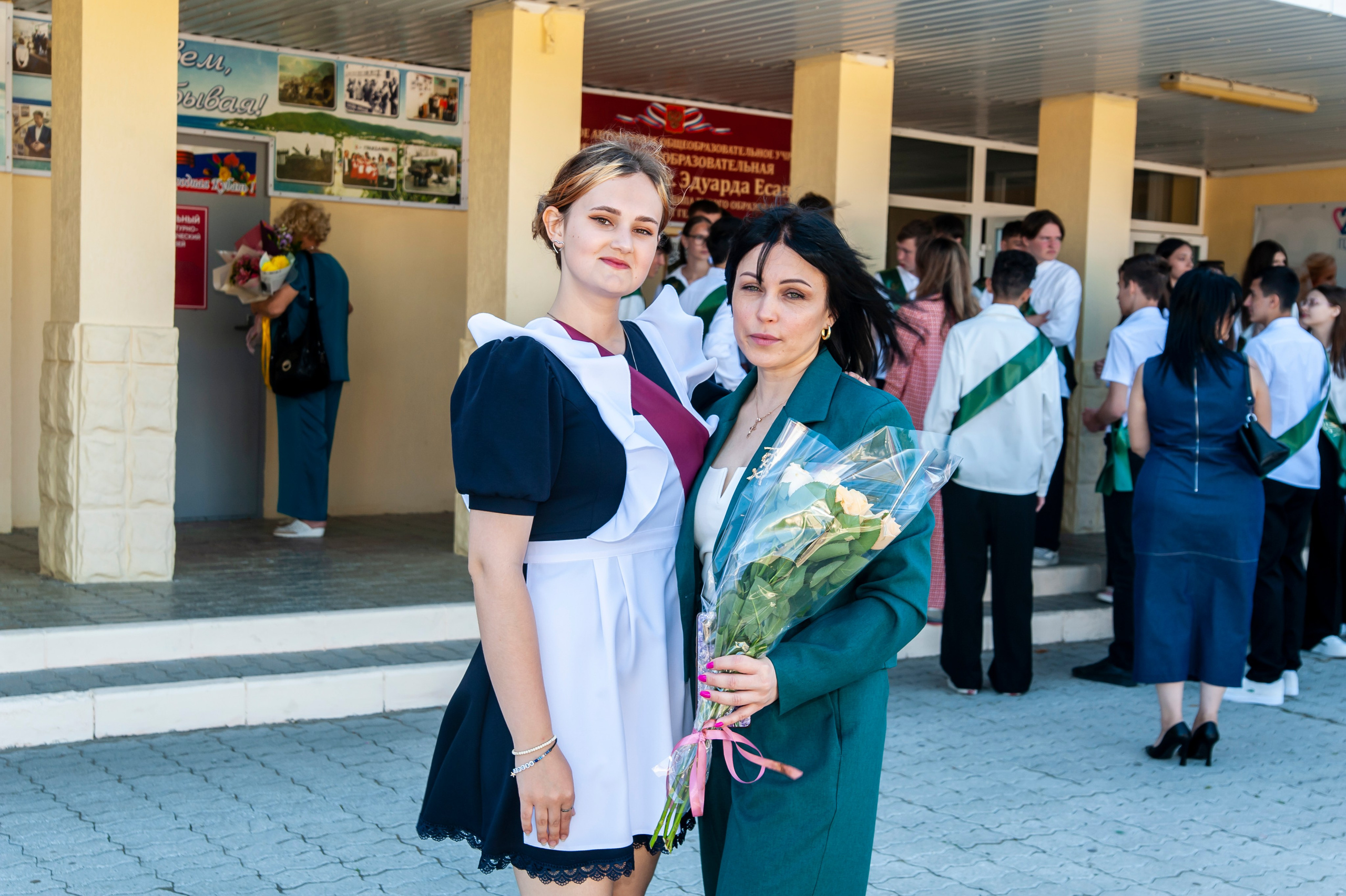 Последний Звонок МАОУ СОШ № 17 им. Эдуарда Есаяна — Архипо-Осиповка. Свадебный и семейный фотограф Денис Лукьянов в Краснодаре, Краснодарском крае и Республике Крым