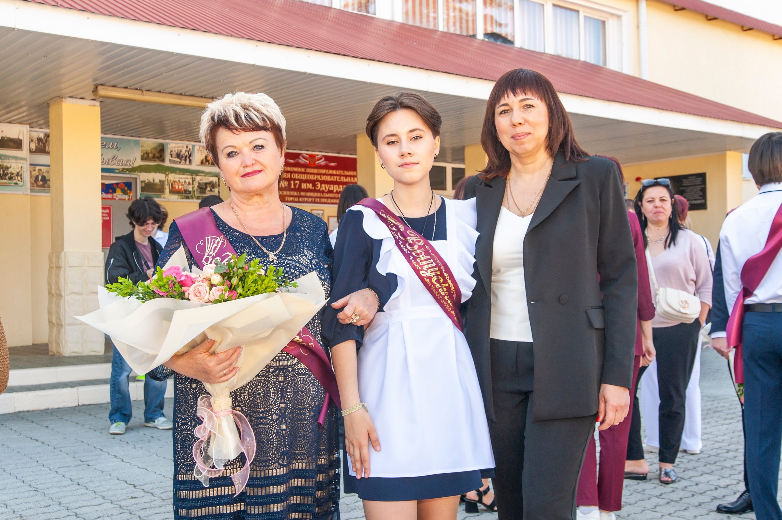 Последний Звонок МАОУ СОШ № 17 им. Эдуарда Есаяна — Архипо-Осиповка. Свадебный и семейный фотограф Денис Лукьянов в Краснодаре, Краснодарском крае и Республике Крым