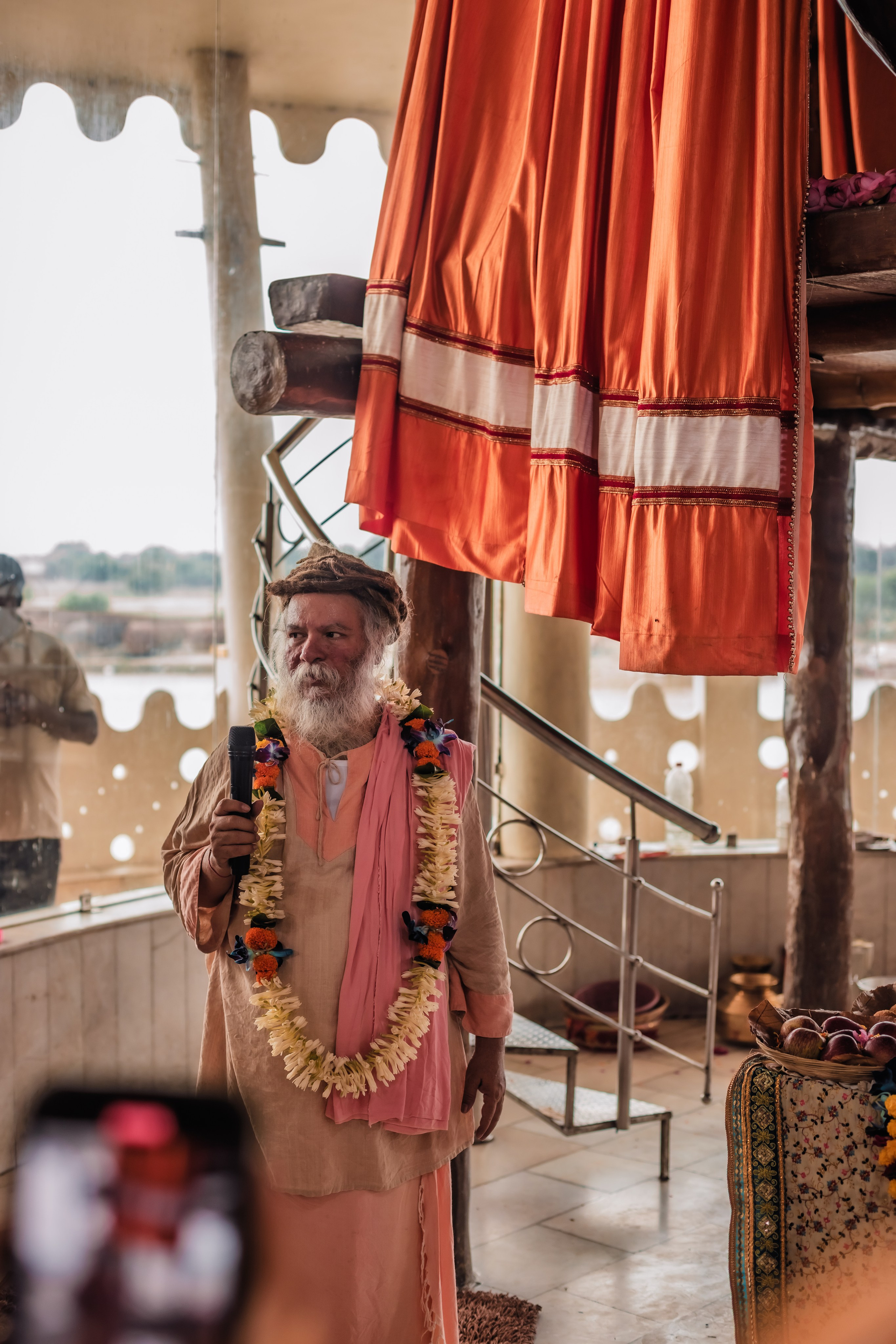 Abhisheka Devraha Baba on Sri Devdas ji maharaj bd. Mariam Bagdasaryan