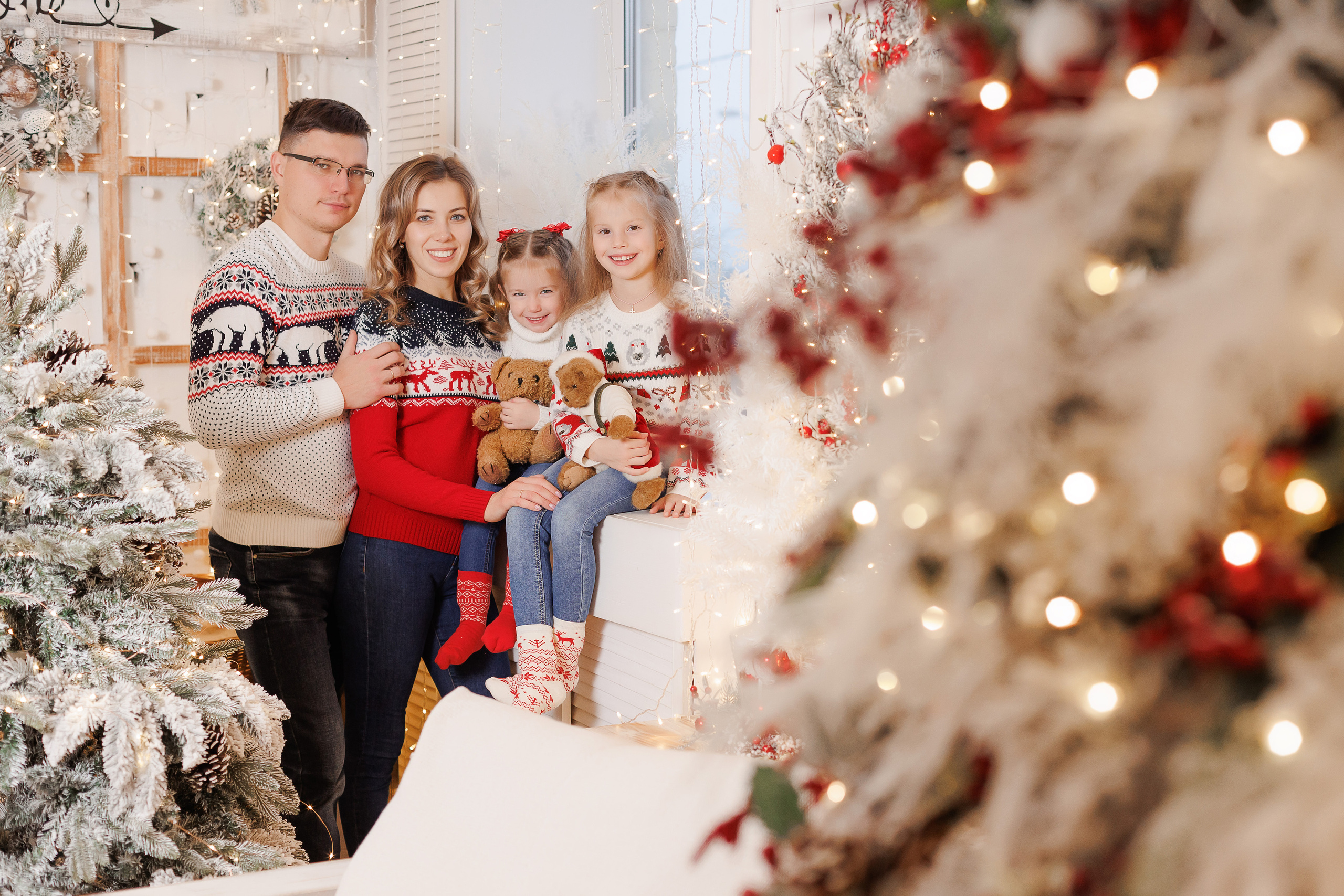 Семейная фотосессия в фотостудии и на природе в Твери. Свадебный и семейный фотограф в Твери и Тверской области