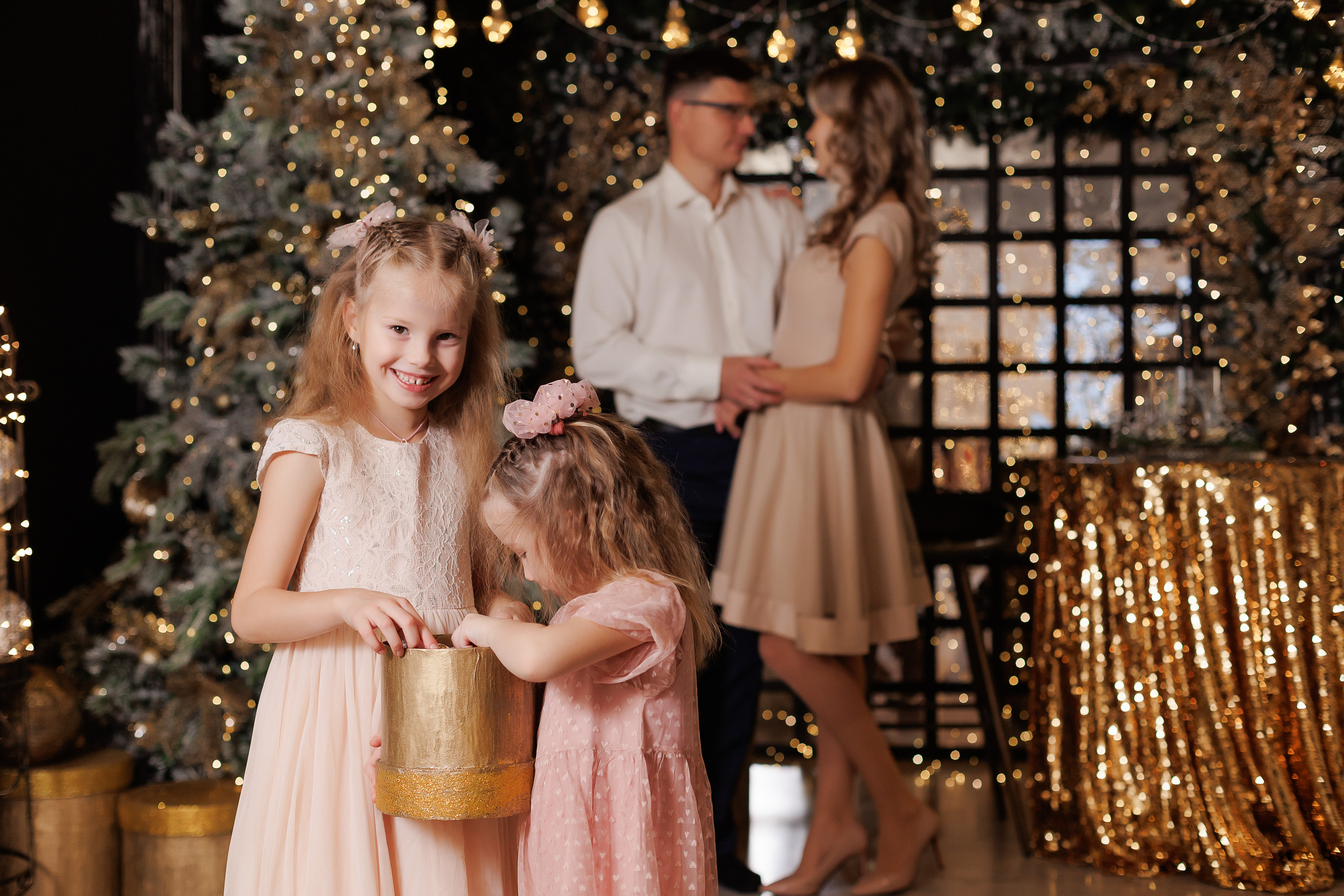 Семейная фотосессия в фотостудии и на природе в Твери. Свадебный и семейный фотограф в Твери и Тверской области