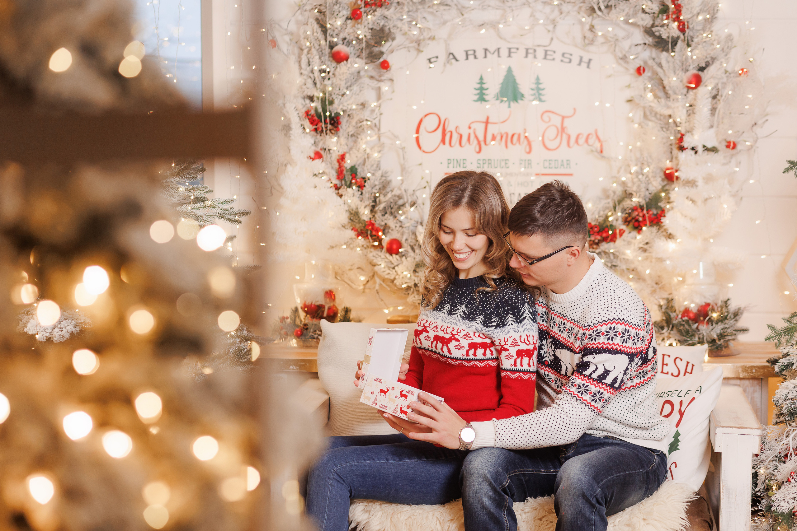 Семейная фотосессия в фотостудии и на природе в Твери. Свадебный и семейный фотограф в Твери и Тверской области