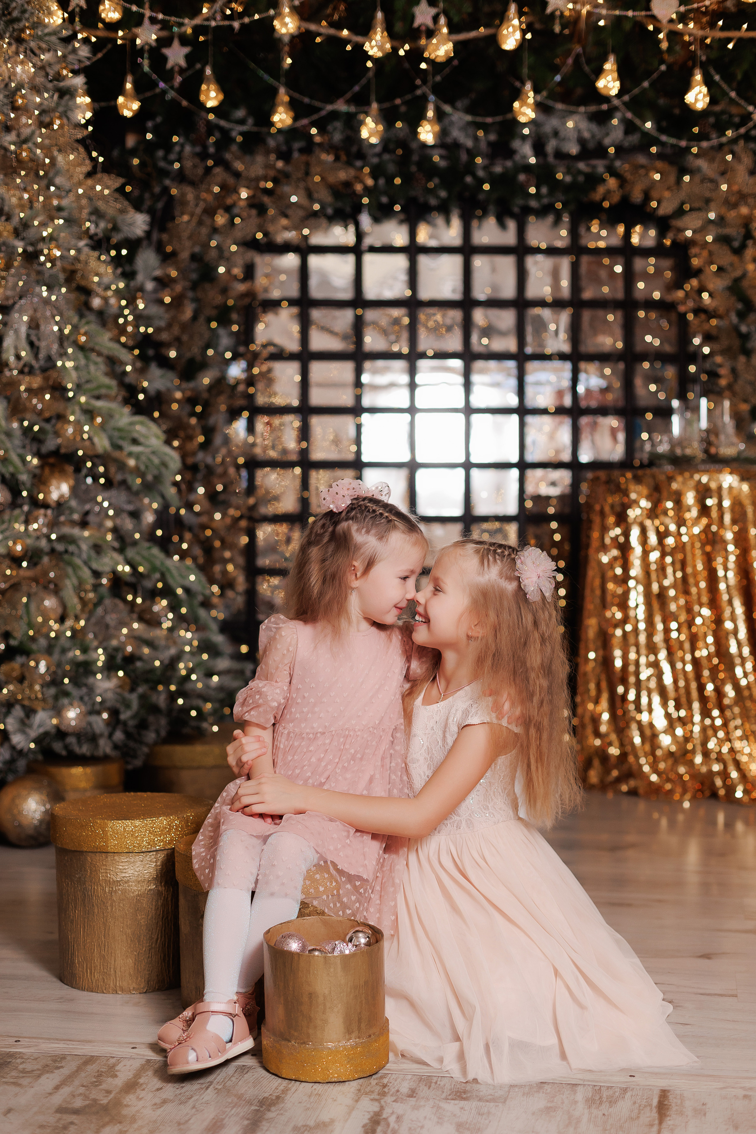 Семейная фотосессия в фотостудии и на природе в Твери. Свадебный и семейный фотограф в Твери и Тверской области