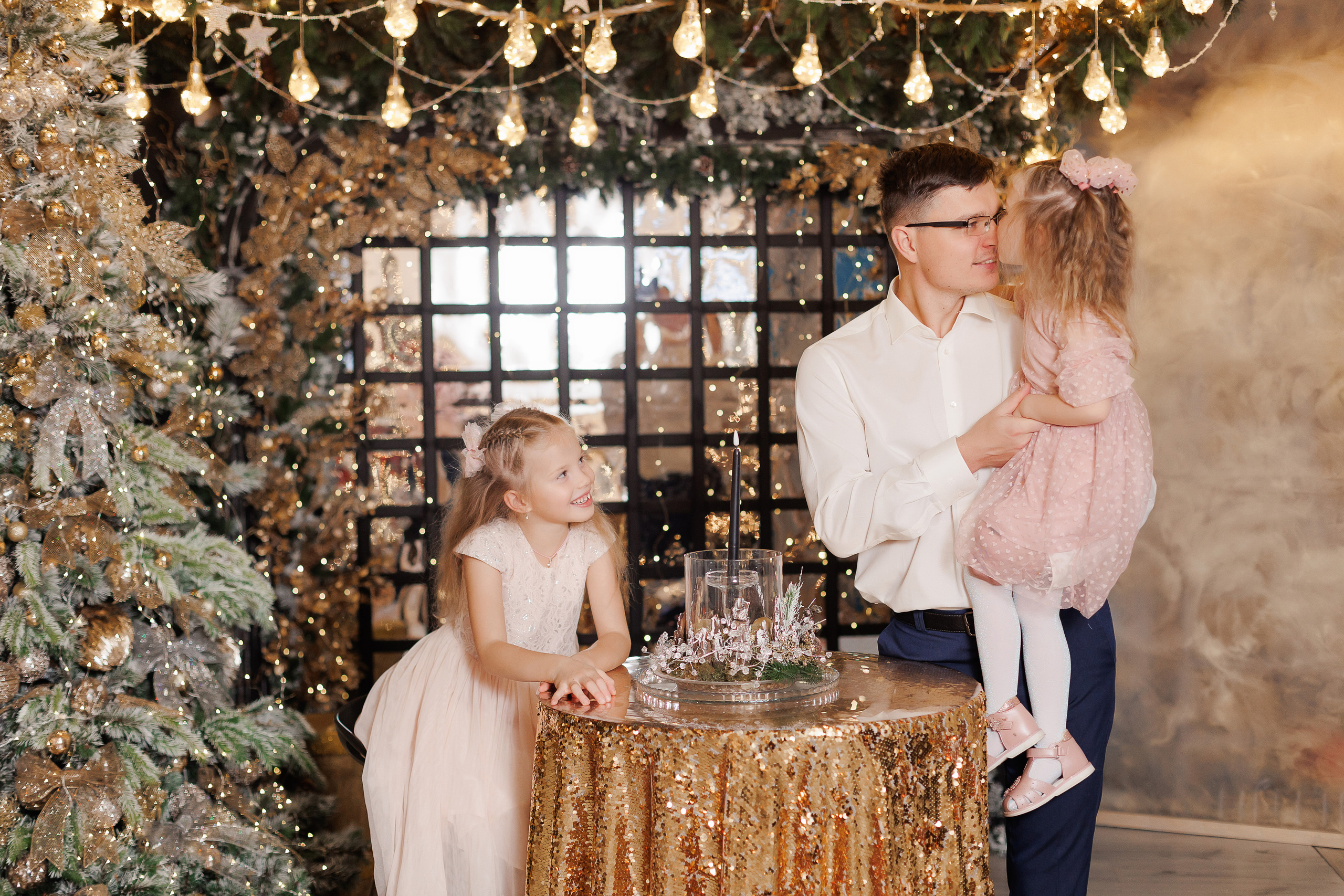 Семейная фотосессия в фотостудии и на природе в Твери. Свадебный и семейный фотограф в Твери и Тверской области