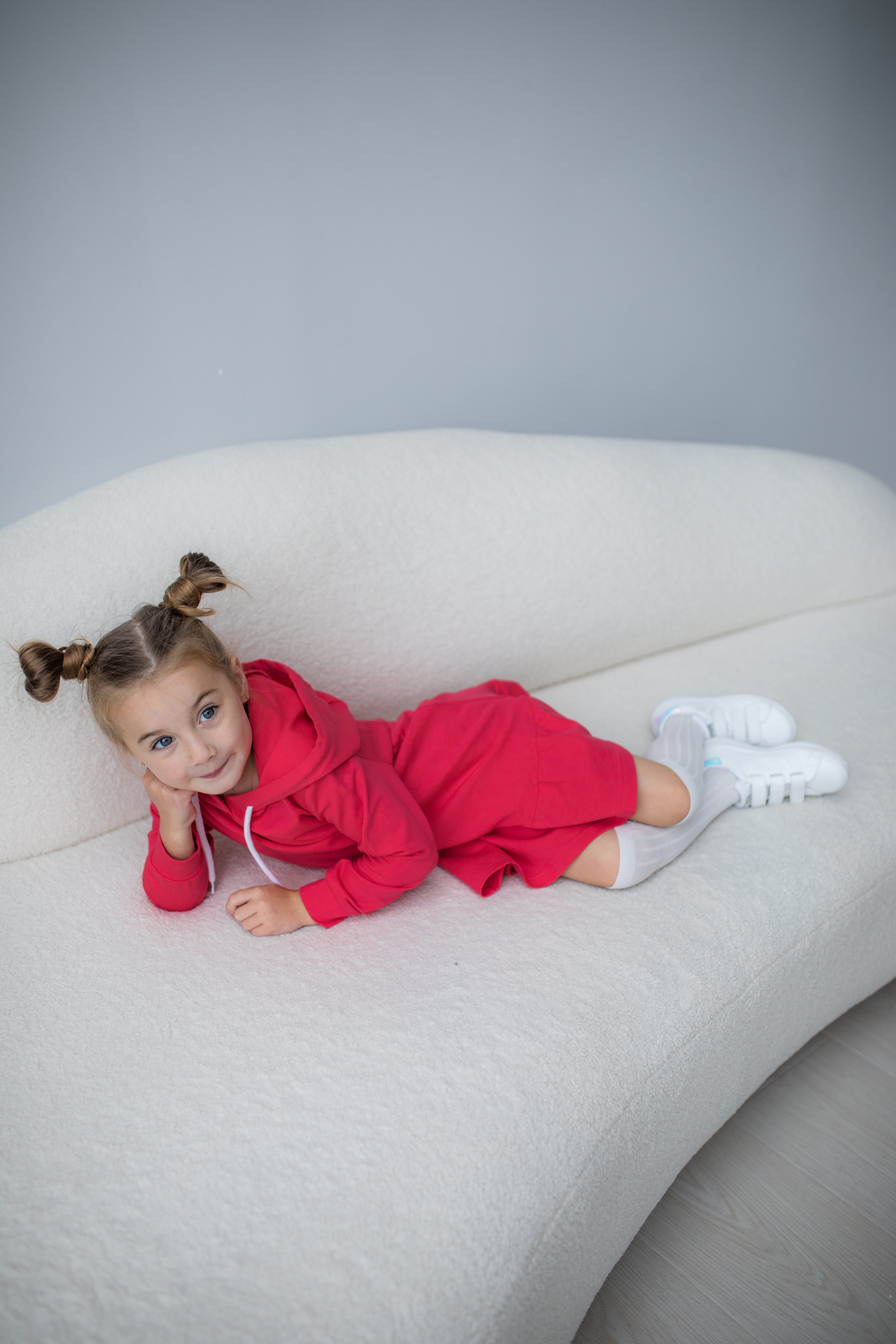 Съемка для бренда-производителя детских платьев. Фотограф в Москве Ира Никина