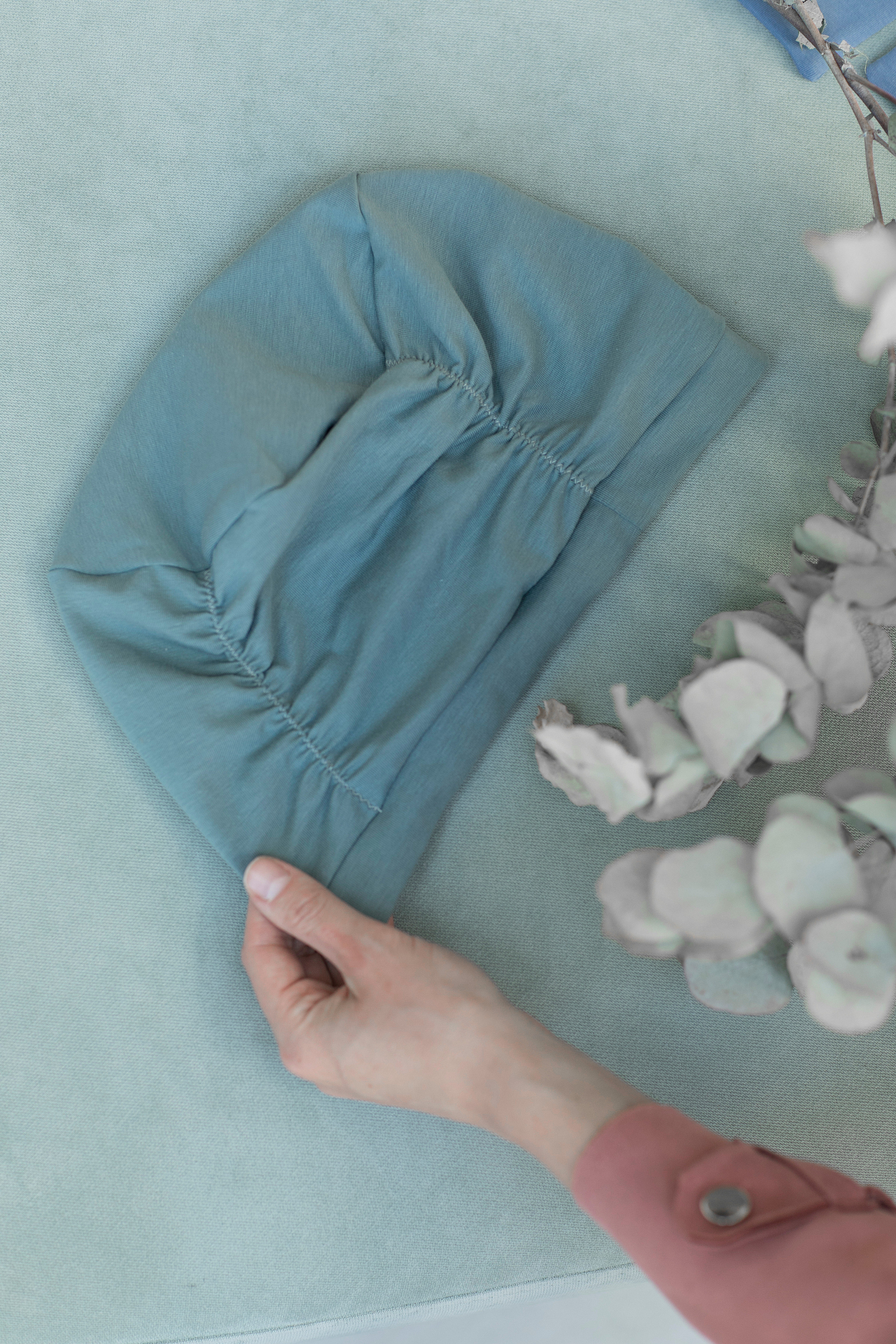 Съёмка для бренда-производителя головных уборов. Фотограф в Москве Ира Никина