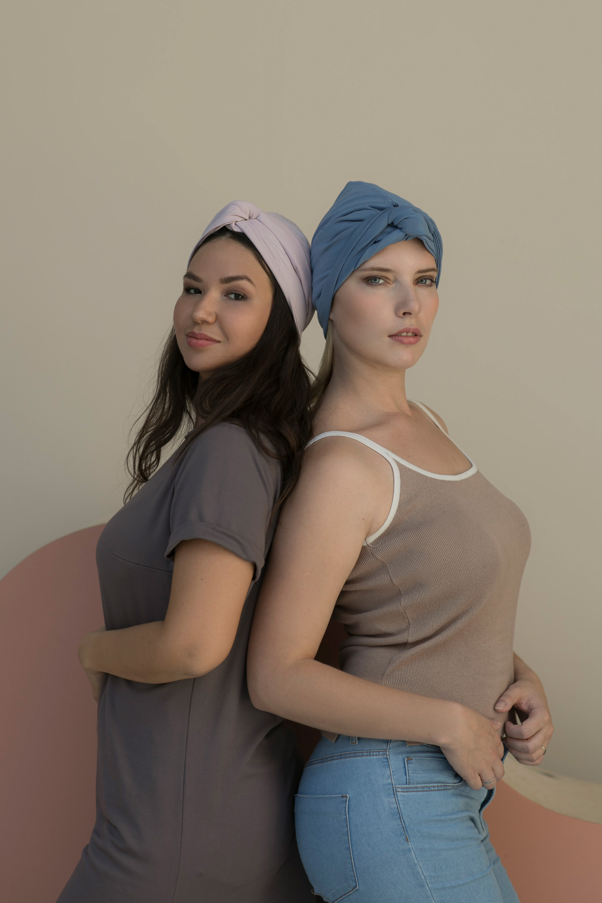 Съёмка для бренда-производителя головных уборов. Фотограф в Москве Ира Никина