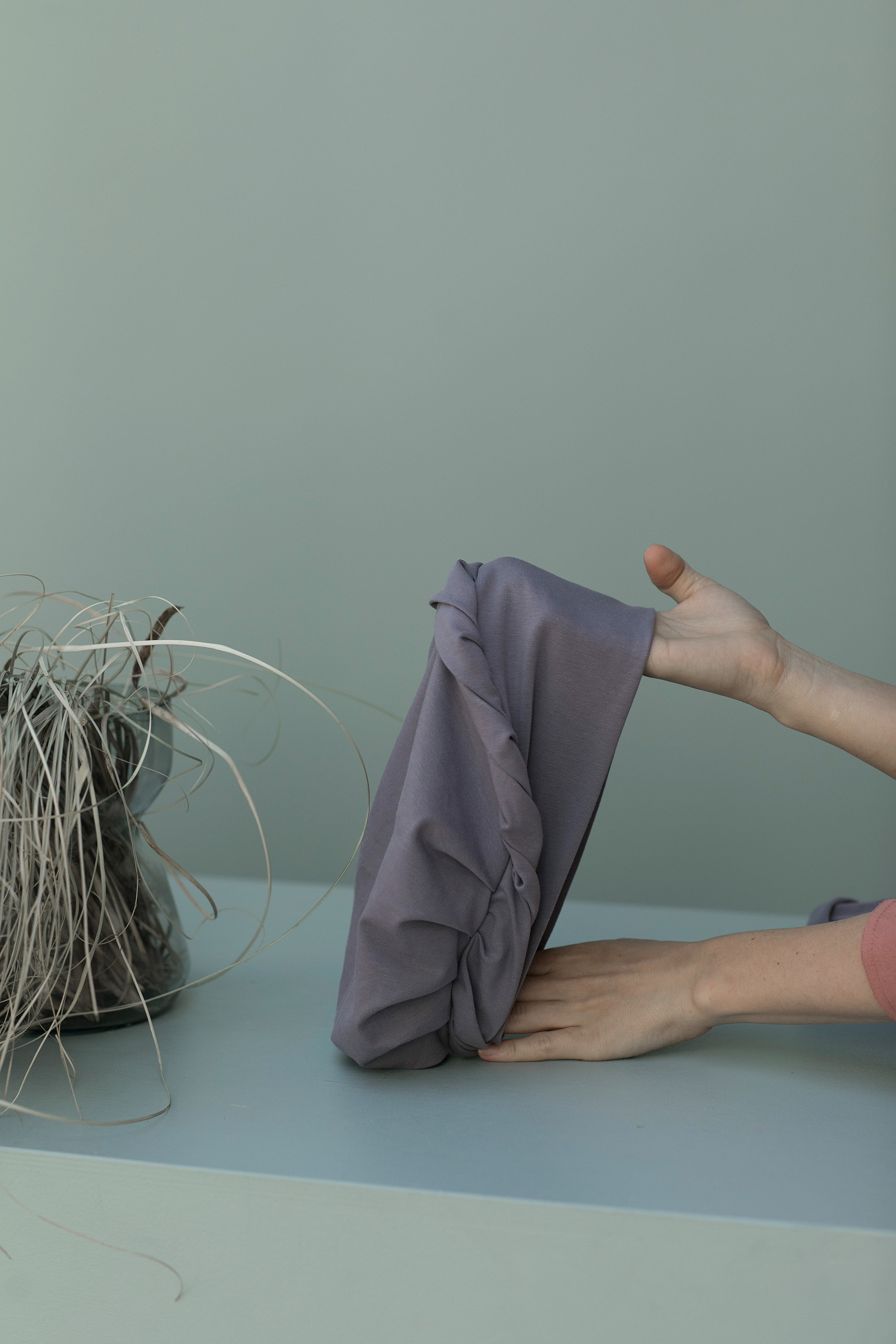 Съёмка для бренда-производителя головных уборов. Фотограф в Москве Ира Никина