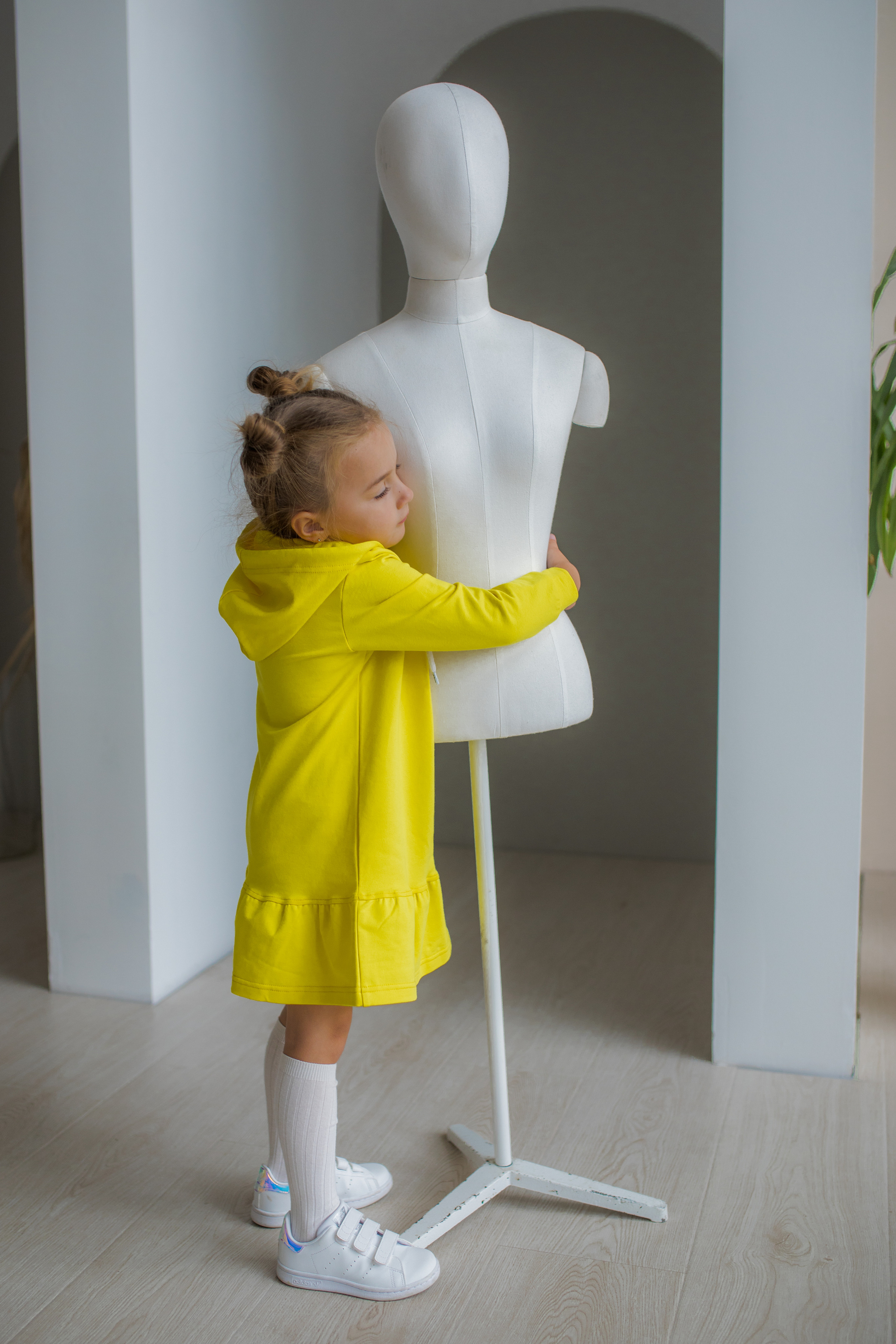 Съемка для бренда-производителя детских платьев. Фотограф в Москве Ира Никина