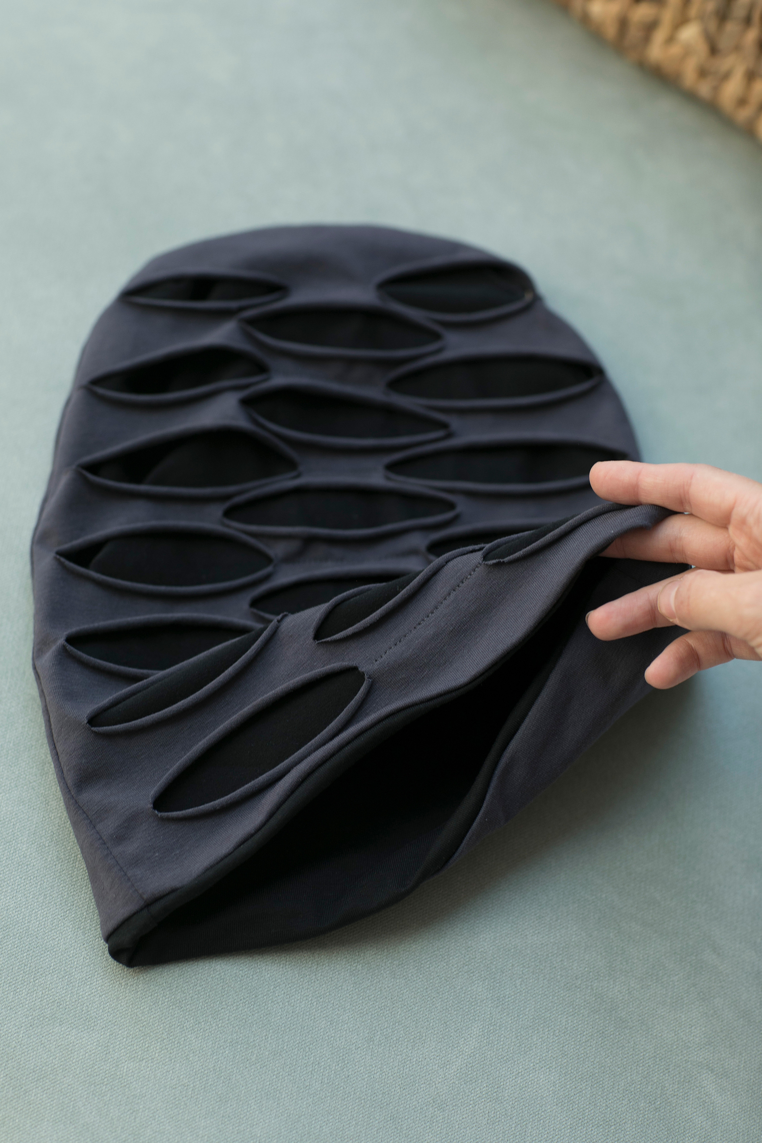 Съёмка для бренда-производителя головных уборов. Фотограф в Москве Ира Никина