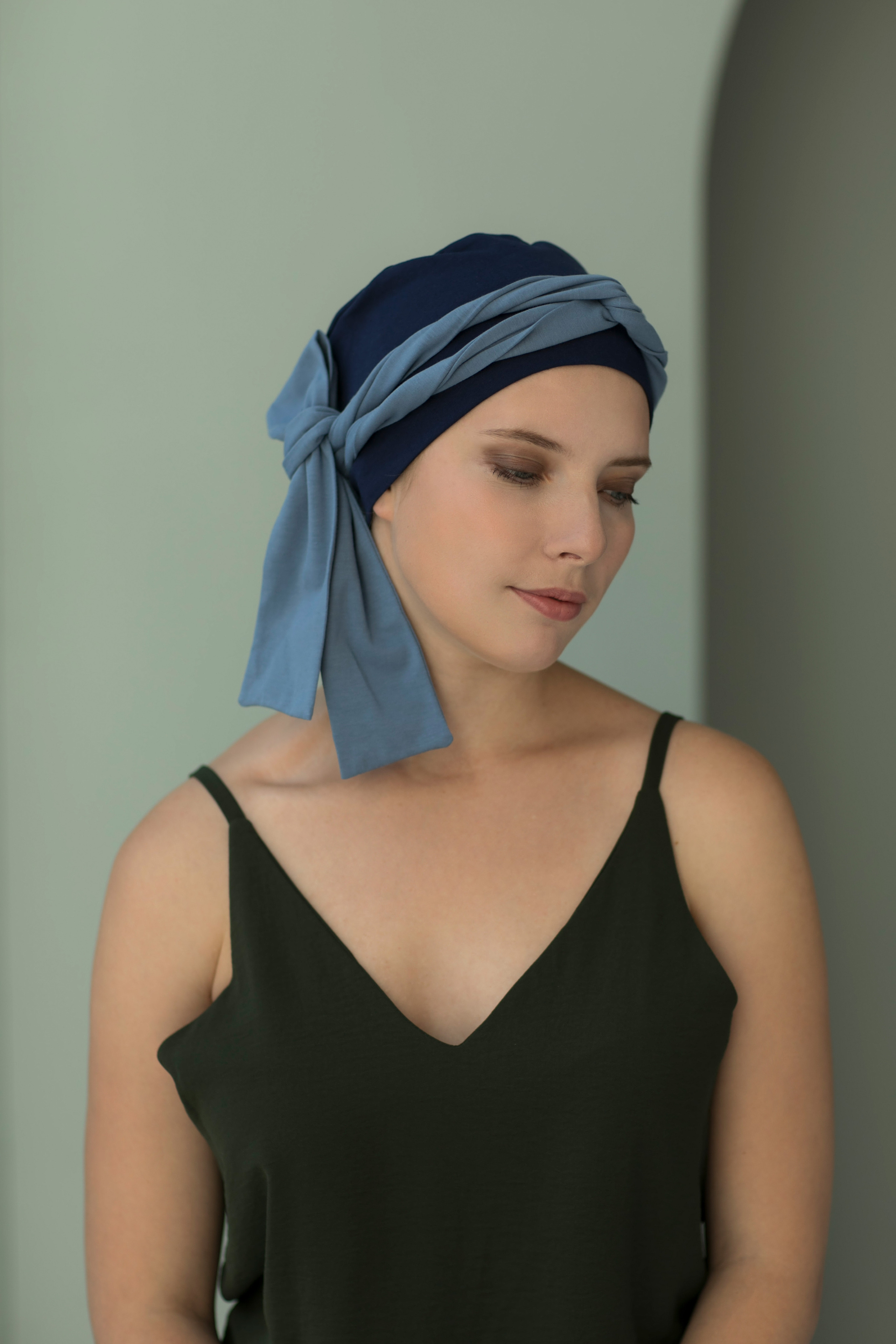 Съёмка для бренда-производителя головных уборов. Фотограф в Москве Ира Никина