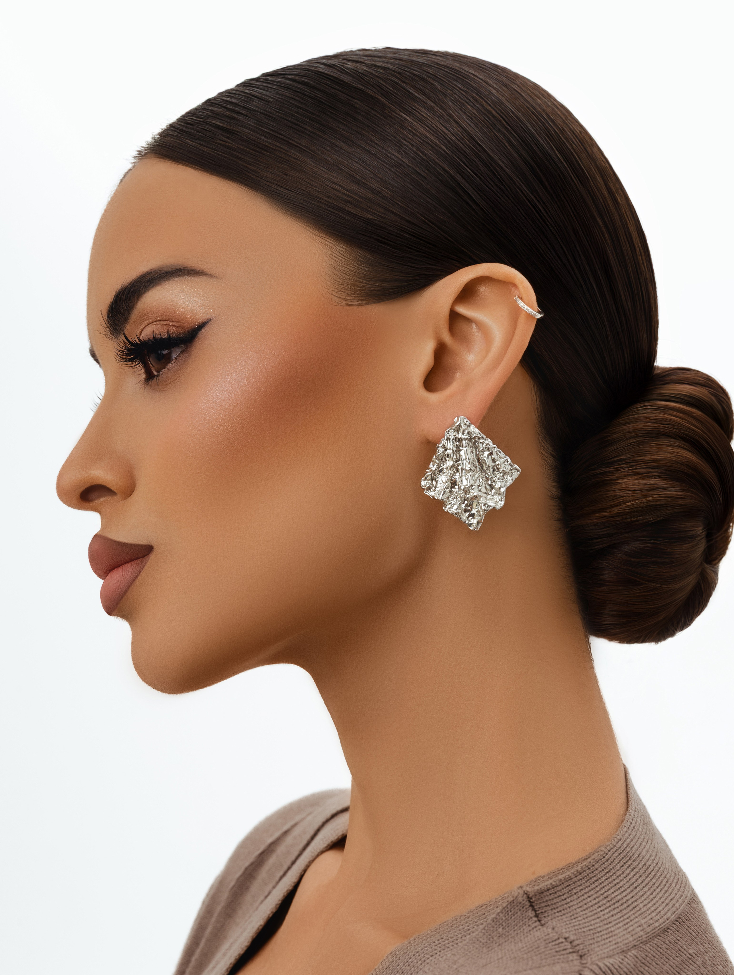 MOON SECRET JEWERLY. Фотограф для маркетплейсов в Москве Озерова Кристина