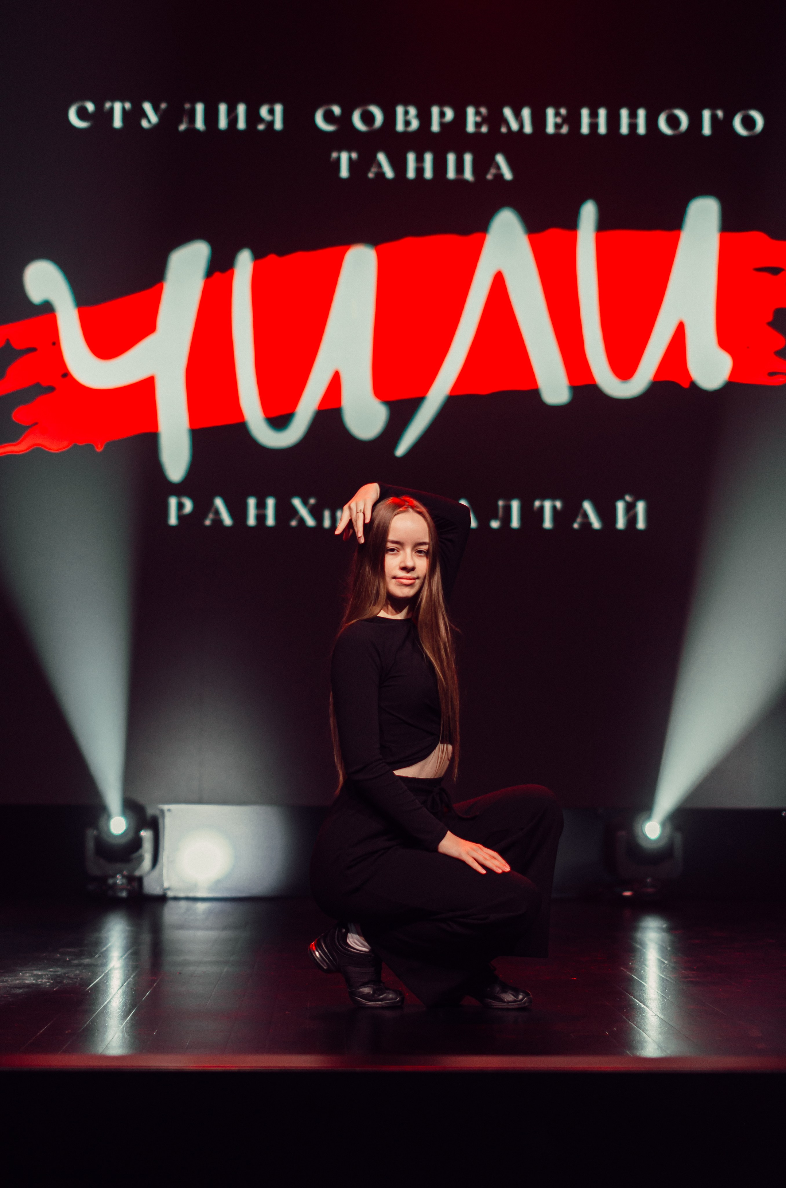 Групповая фотосъемка танцевального коллектива. Денисова Аля — фотограф для парных съемок и индивидуальных историй в Барнауле