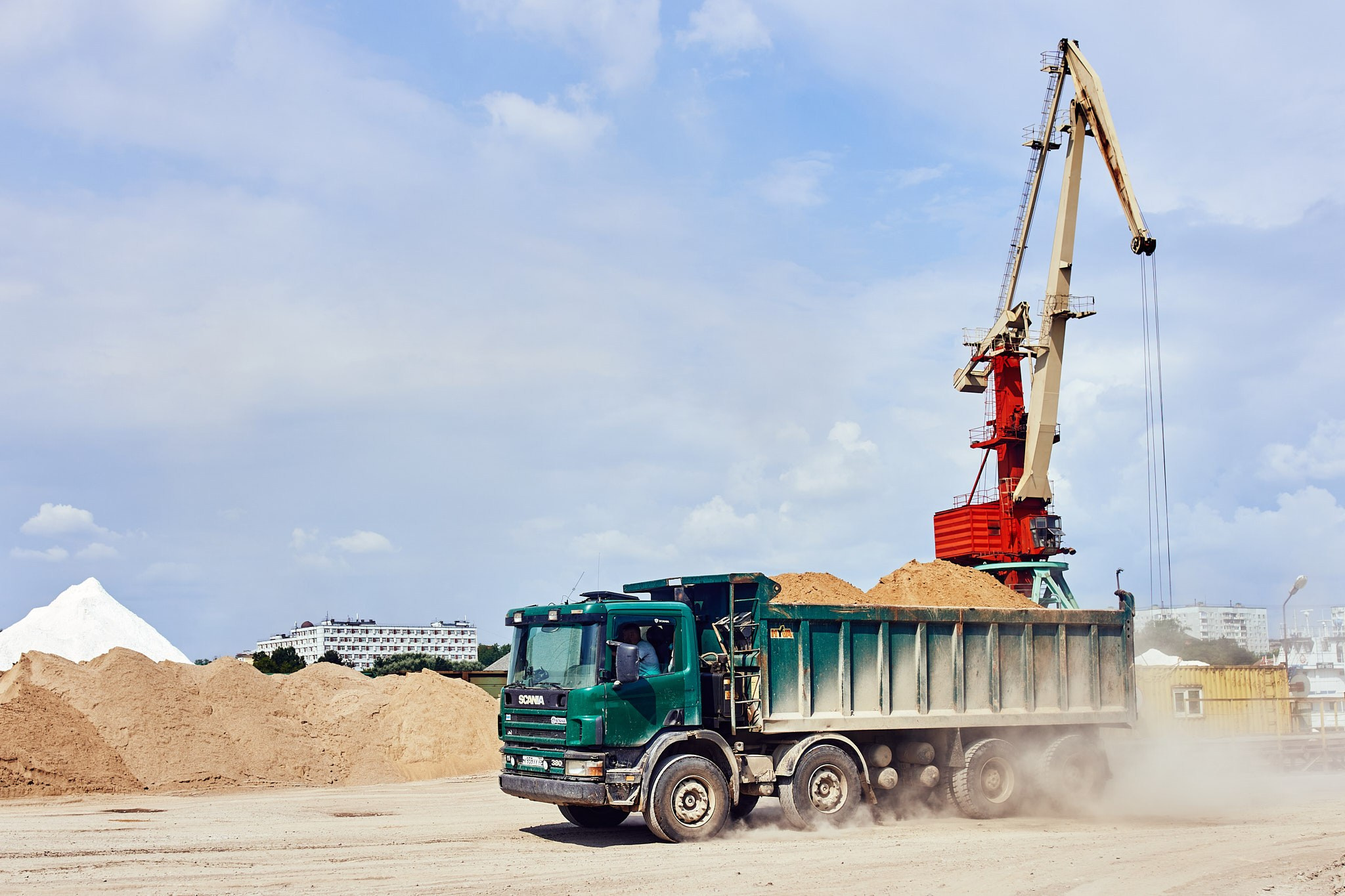 Погрузка песка. ПРомышленная фотосъемка