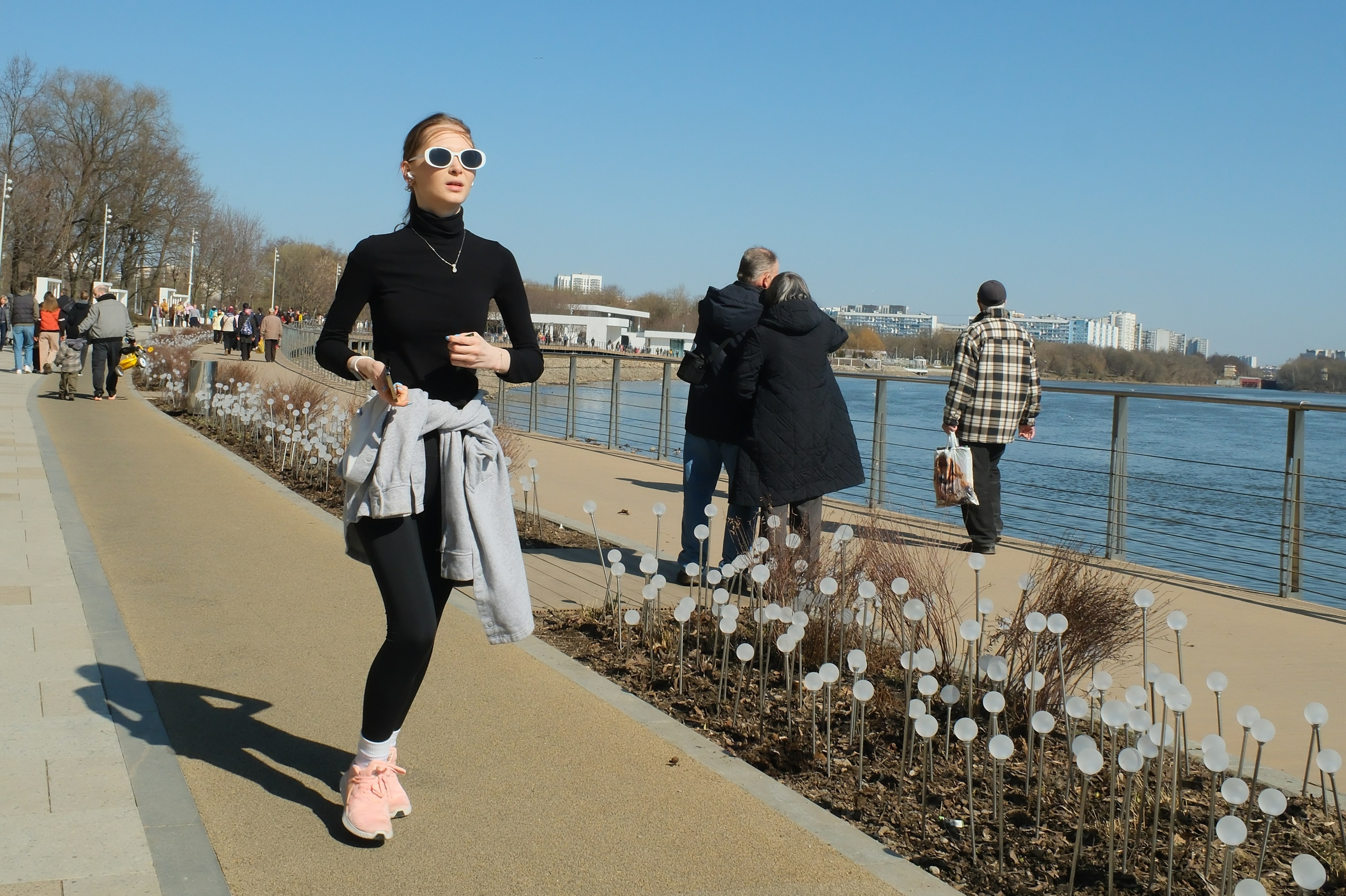 Улица, люди, жизнь…