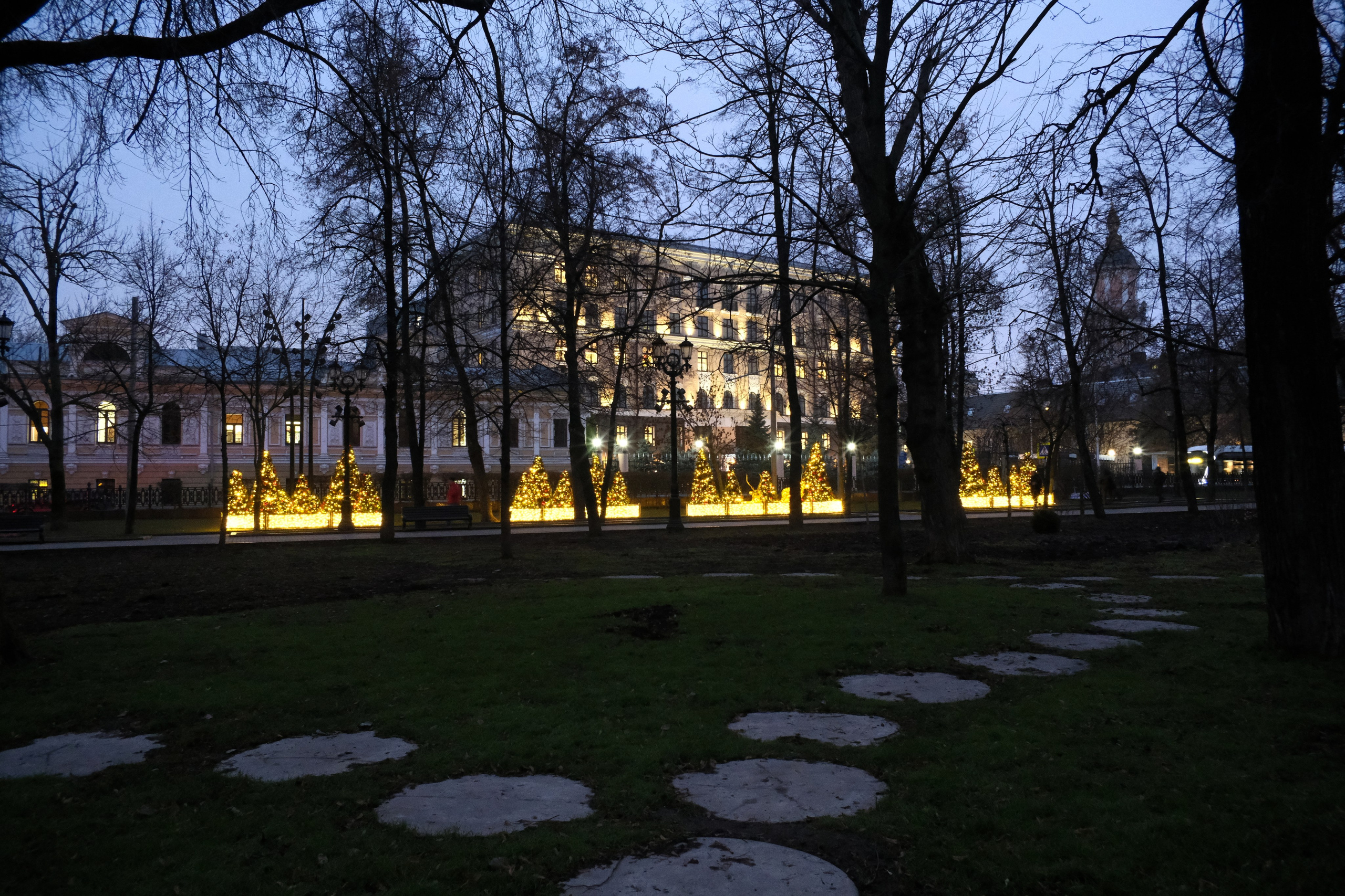 Вечерний город. Улица, люди, жизнь…