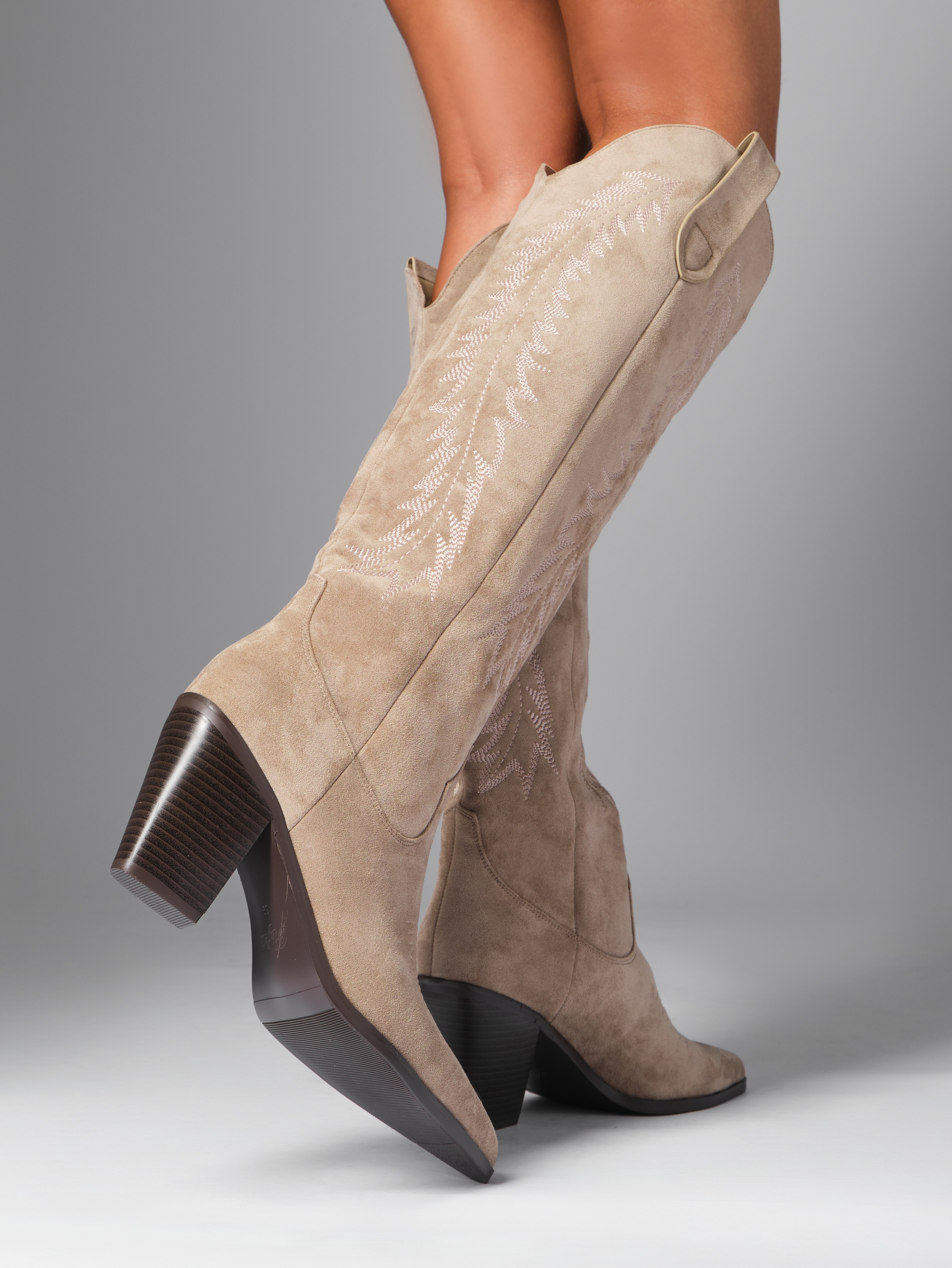 Сапоги жен. Фотостудия для Wildberries Ozon