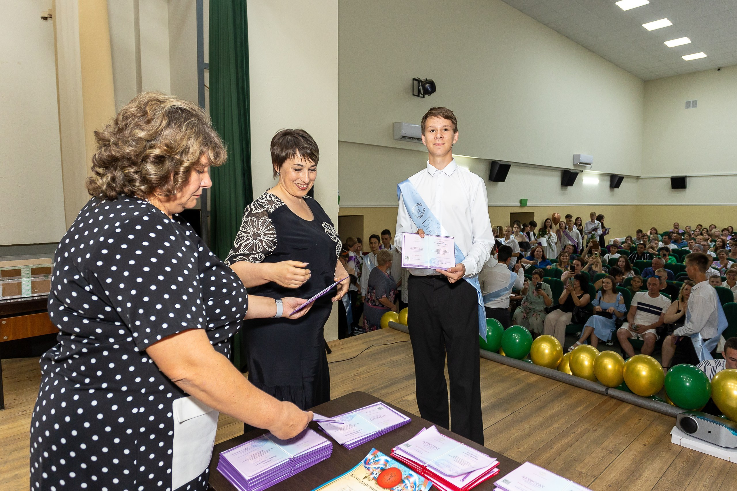 Вручение аттестата и выпускной вечер. Выпускные альбомы Майкоп, Краснодар Елена Золотарева