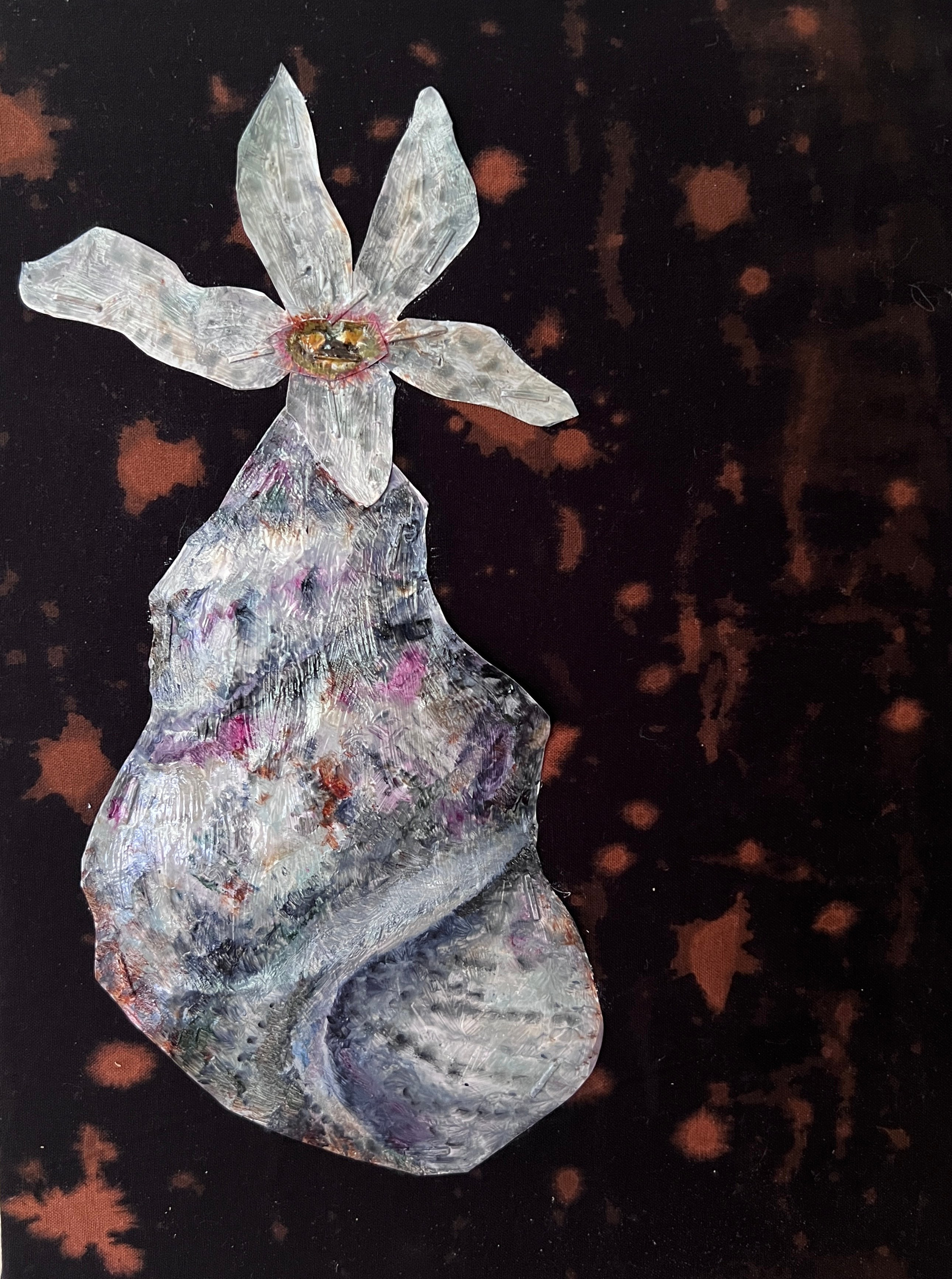 The Birth of a New Narcissus, 2025. fabric, metal, oil, 30,5 x 23 сm